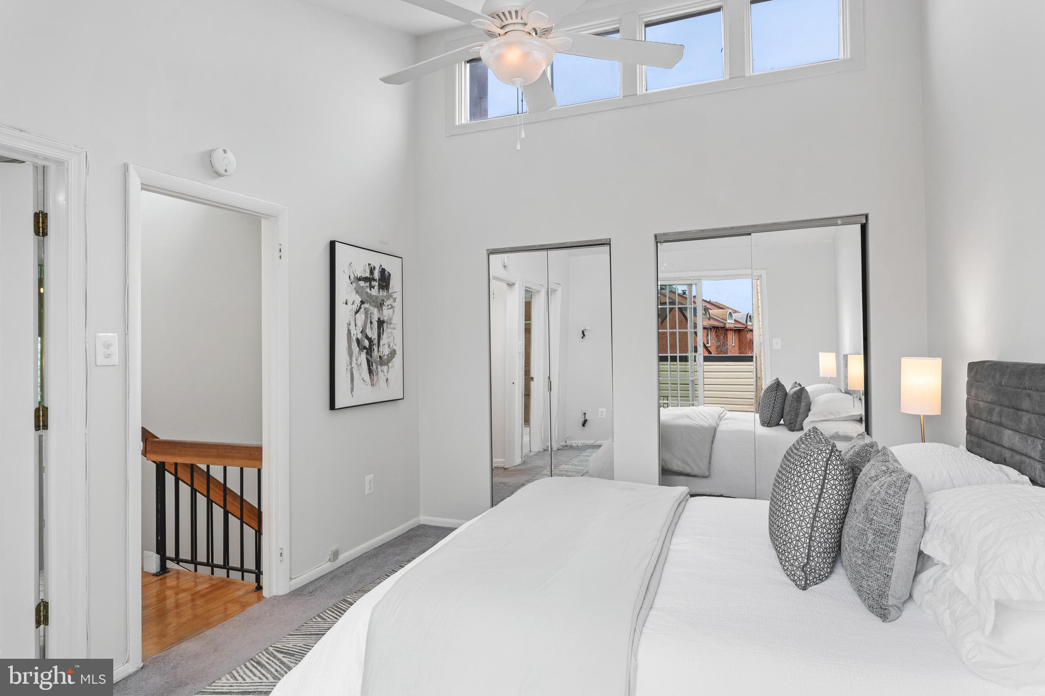 QUEEN VILLAGE - Residential