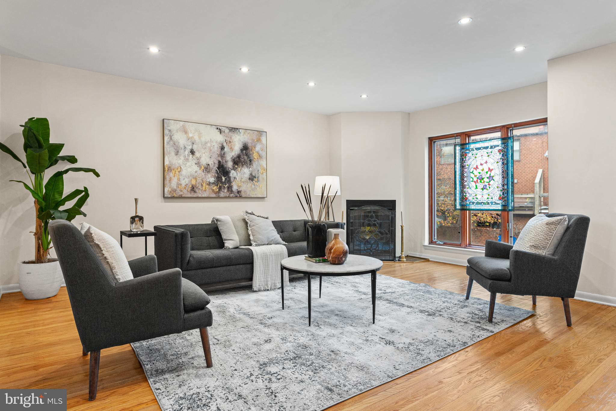 QUEEN VILLAGE - Residential