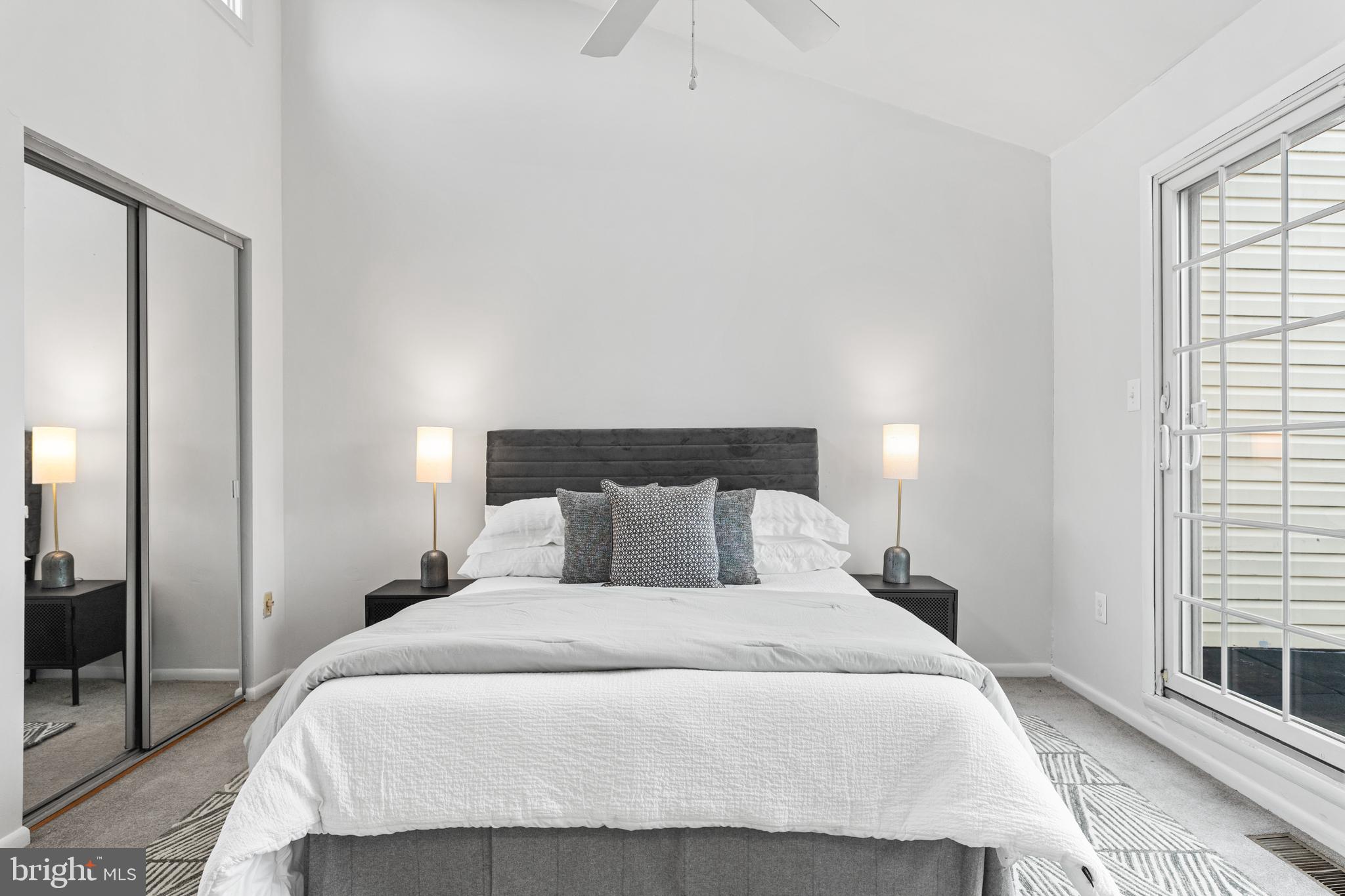 QUEEN VILLAGE - Residential