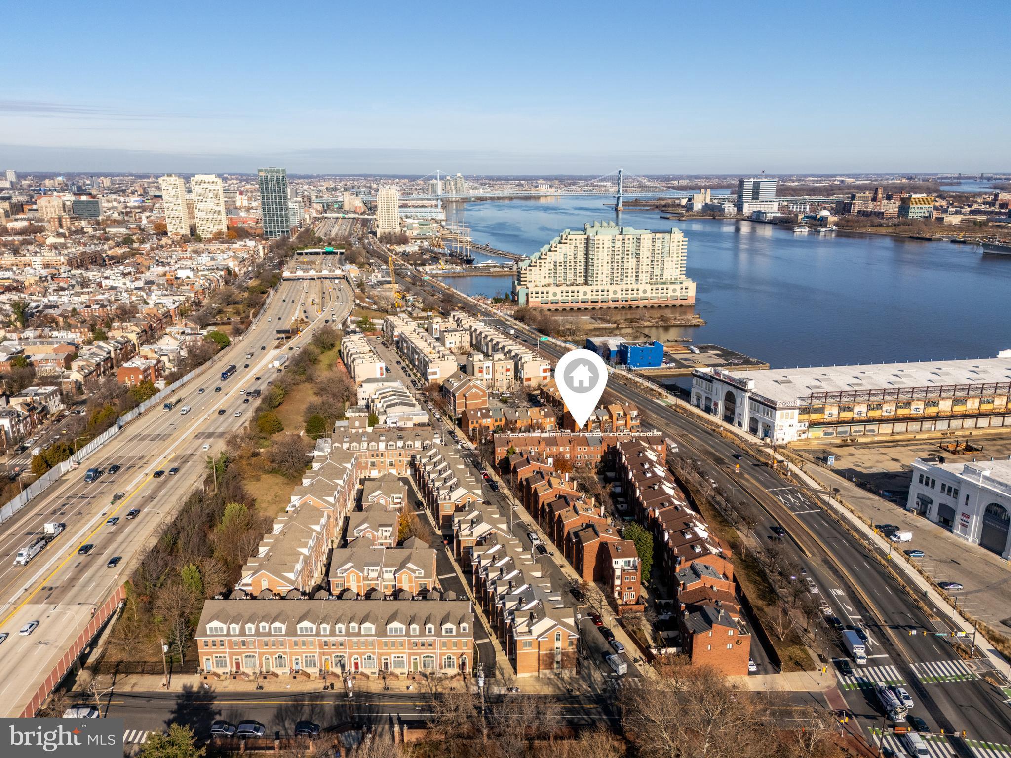 QUEEN VILLAGE - Residential