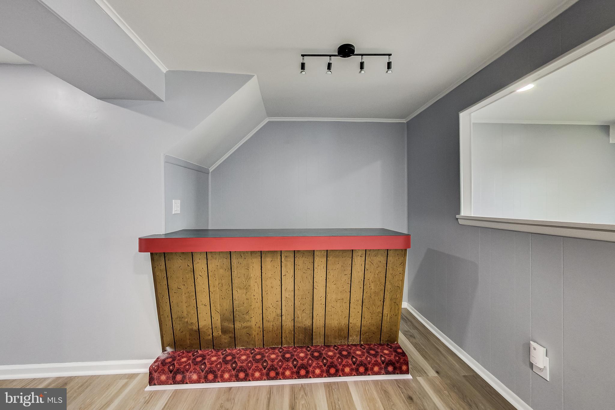 PINEWOOD HILL - Residential Lease