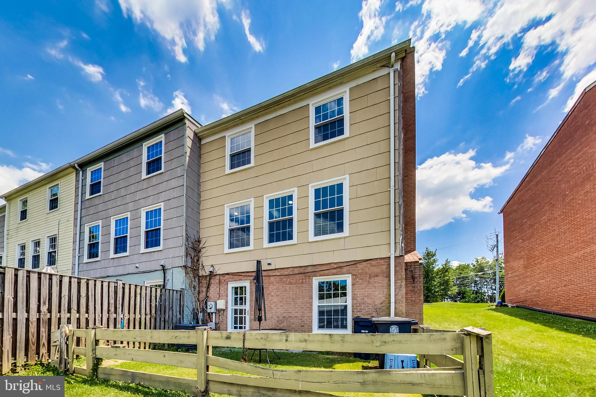 PINEWOOD HILL - Residential Lease