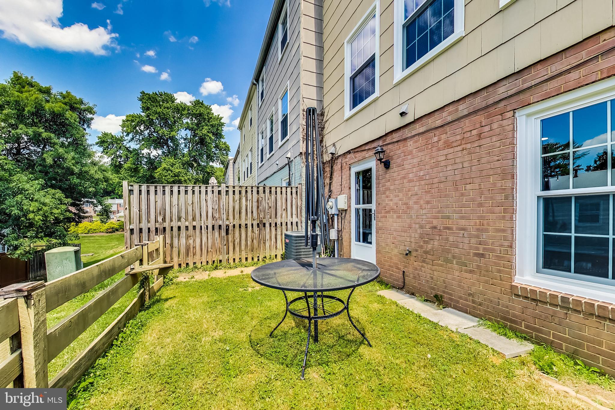 PINEWOOD HILL - Residential Lease