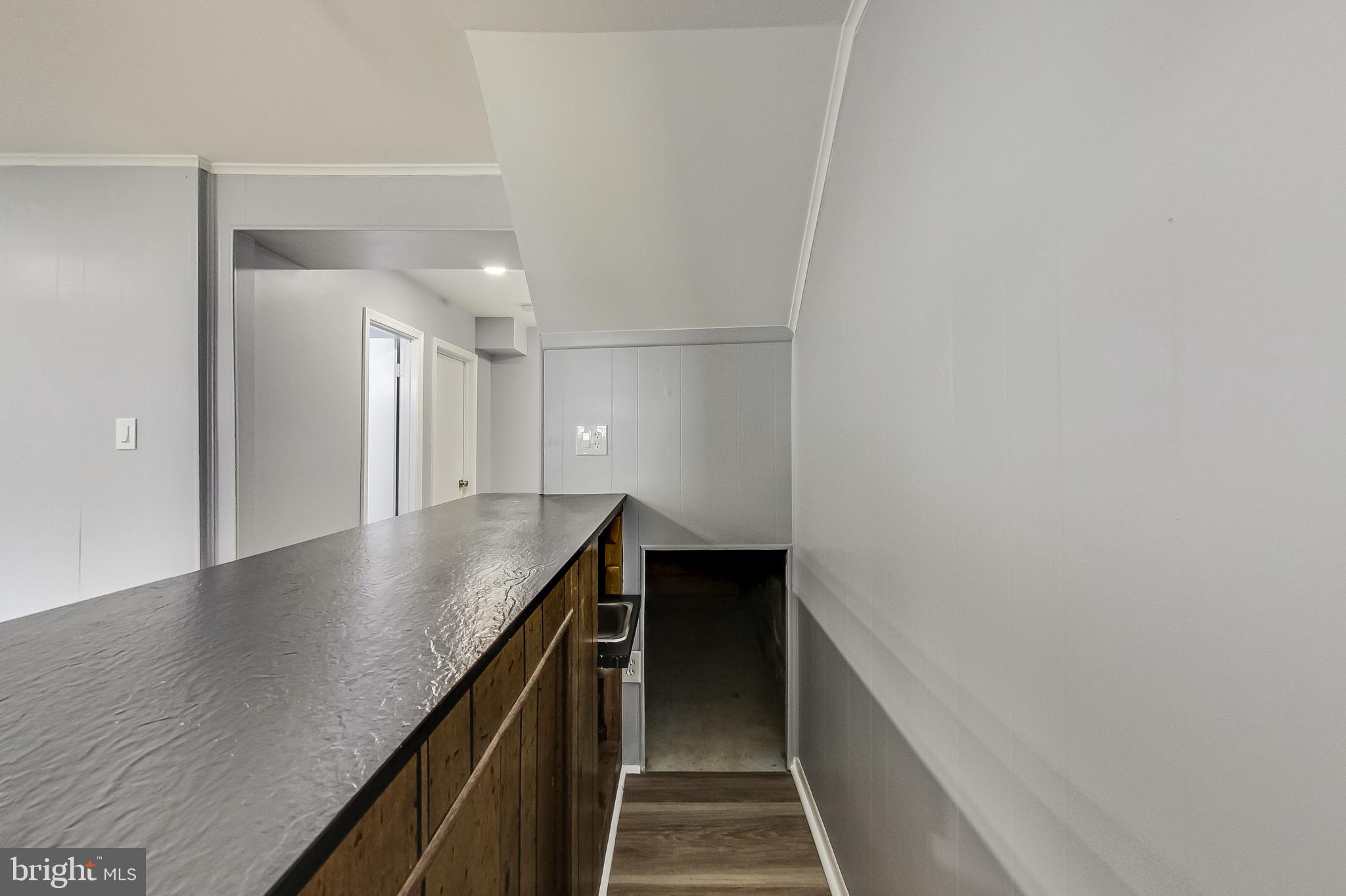 PINEWOOD HILL - Residential Lease