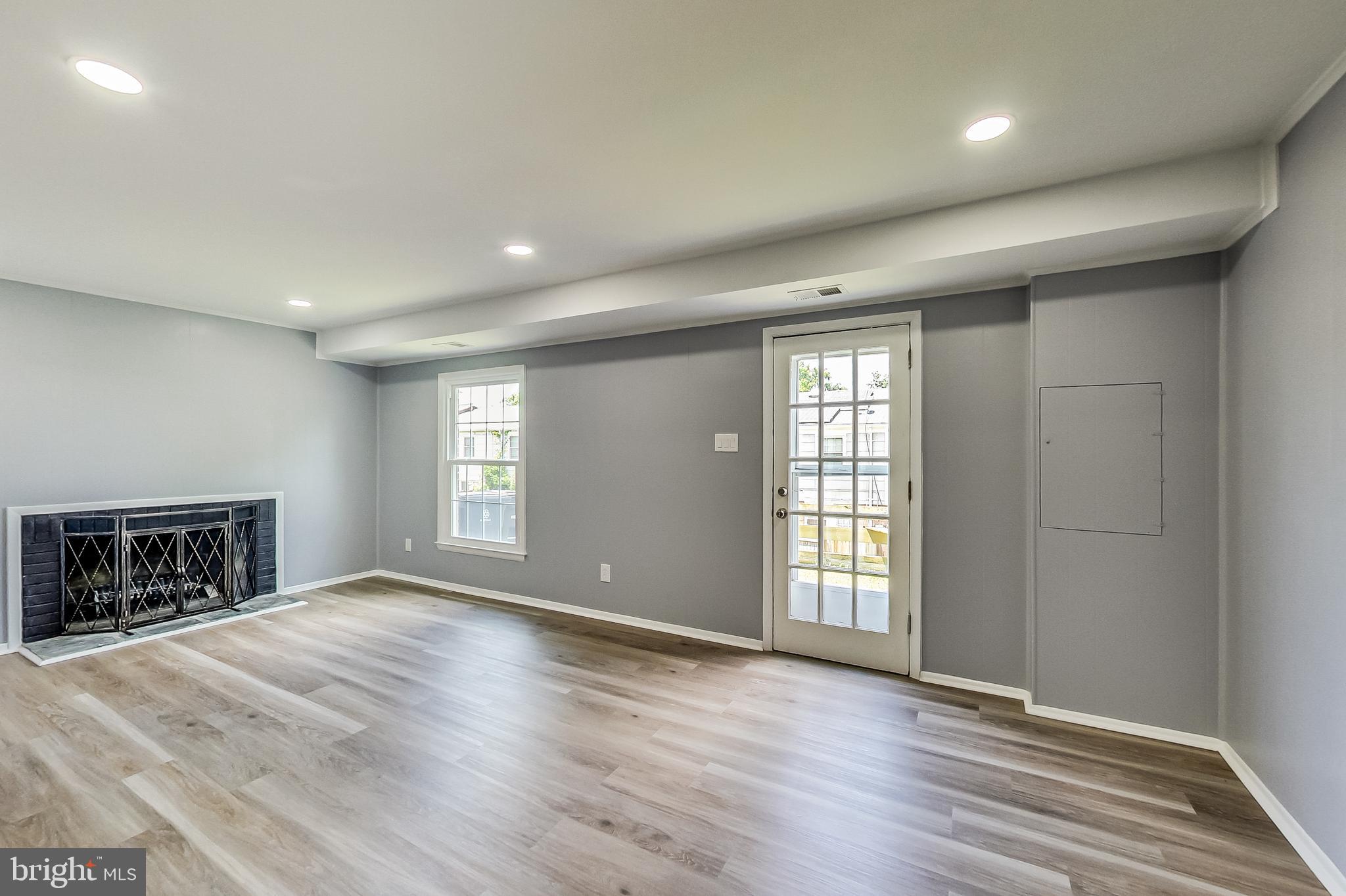 PINEWOOD HILL - Residential Lease