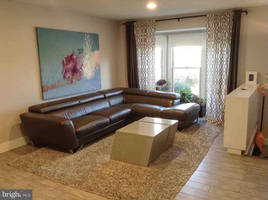 LIFESTYLE AT SULLY STATION - Residential