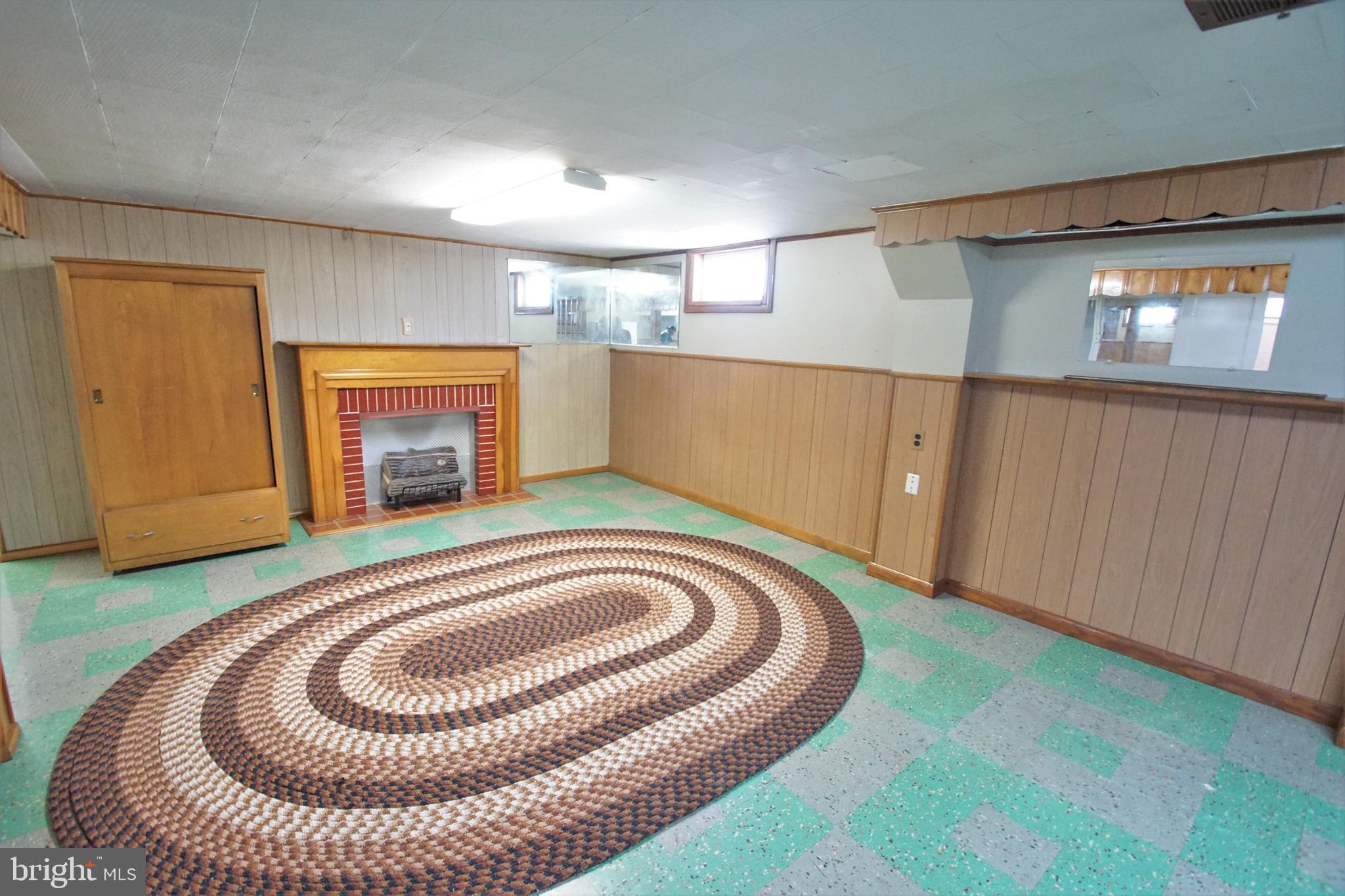 PERRY HALL - Residential Lease