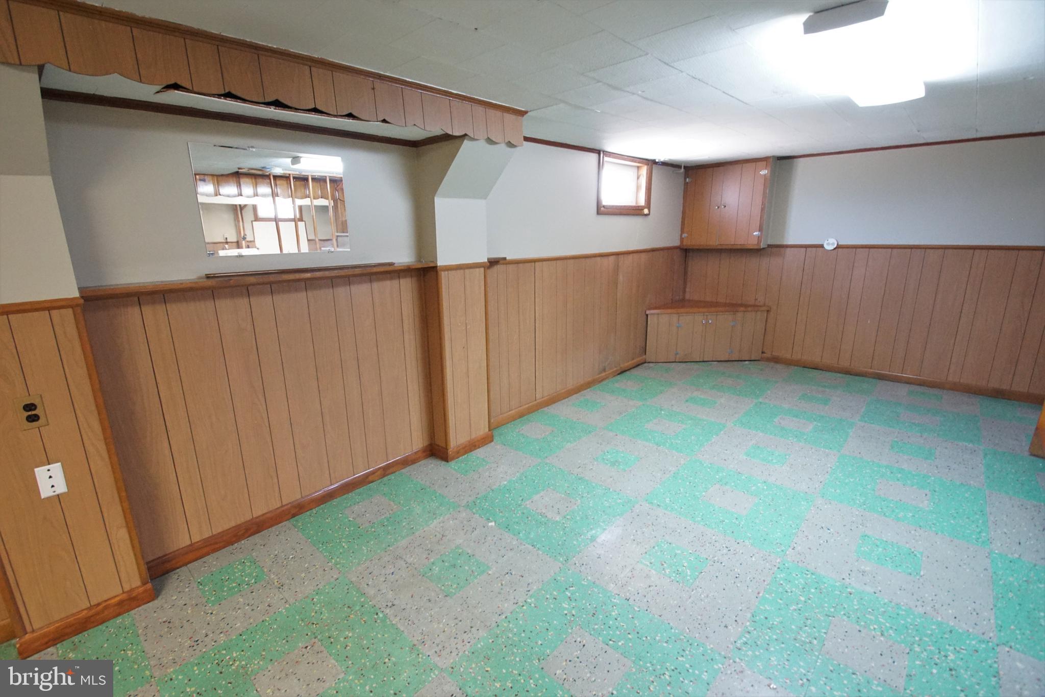 PERRY HALL - Residential Lease