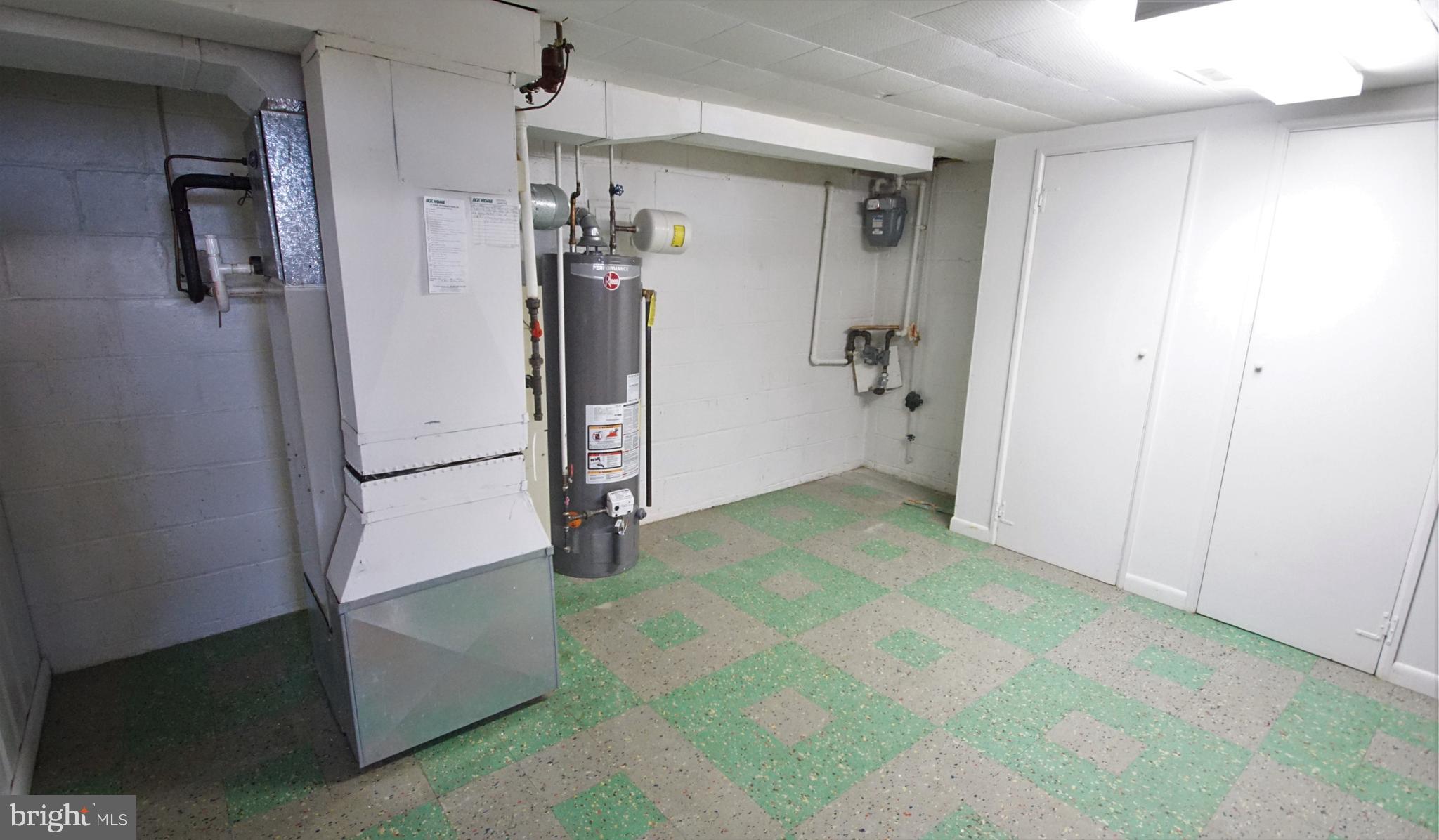 PERRY HALL - Residential Lease