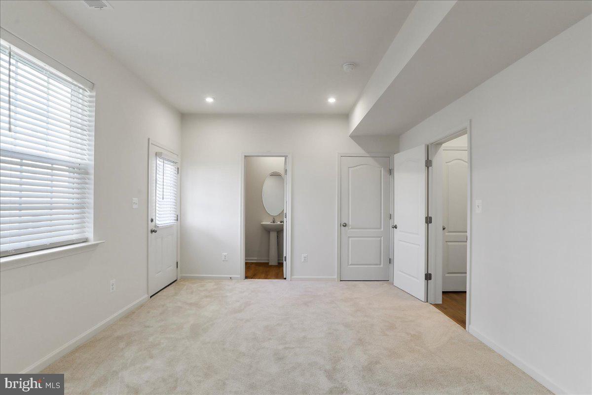 OVERLOOK AT RIVERSIDE TOWNHOMES - Residential Lease