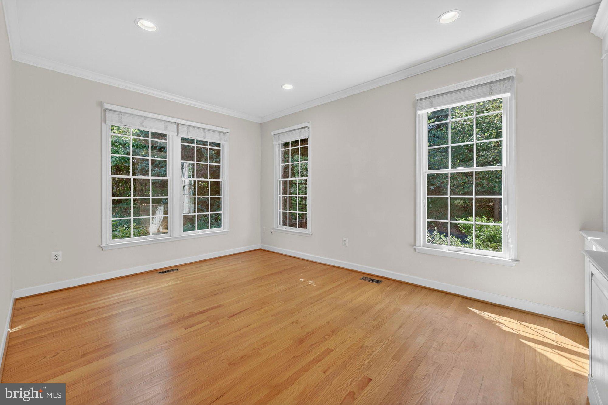 HUNTING HILLS - Residential