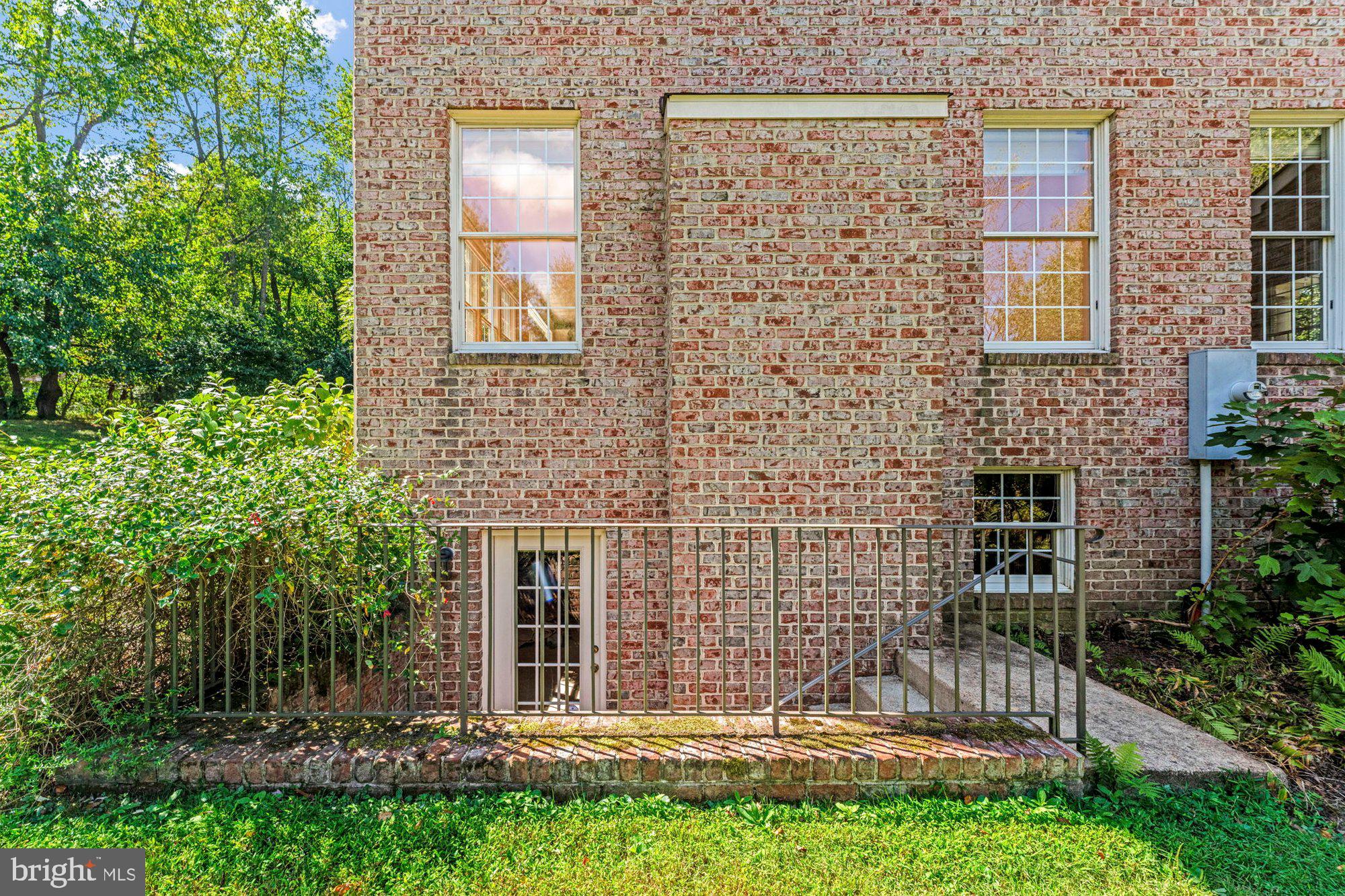 HUNTING HILLS - Residential