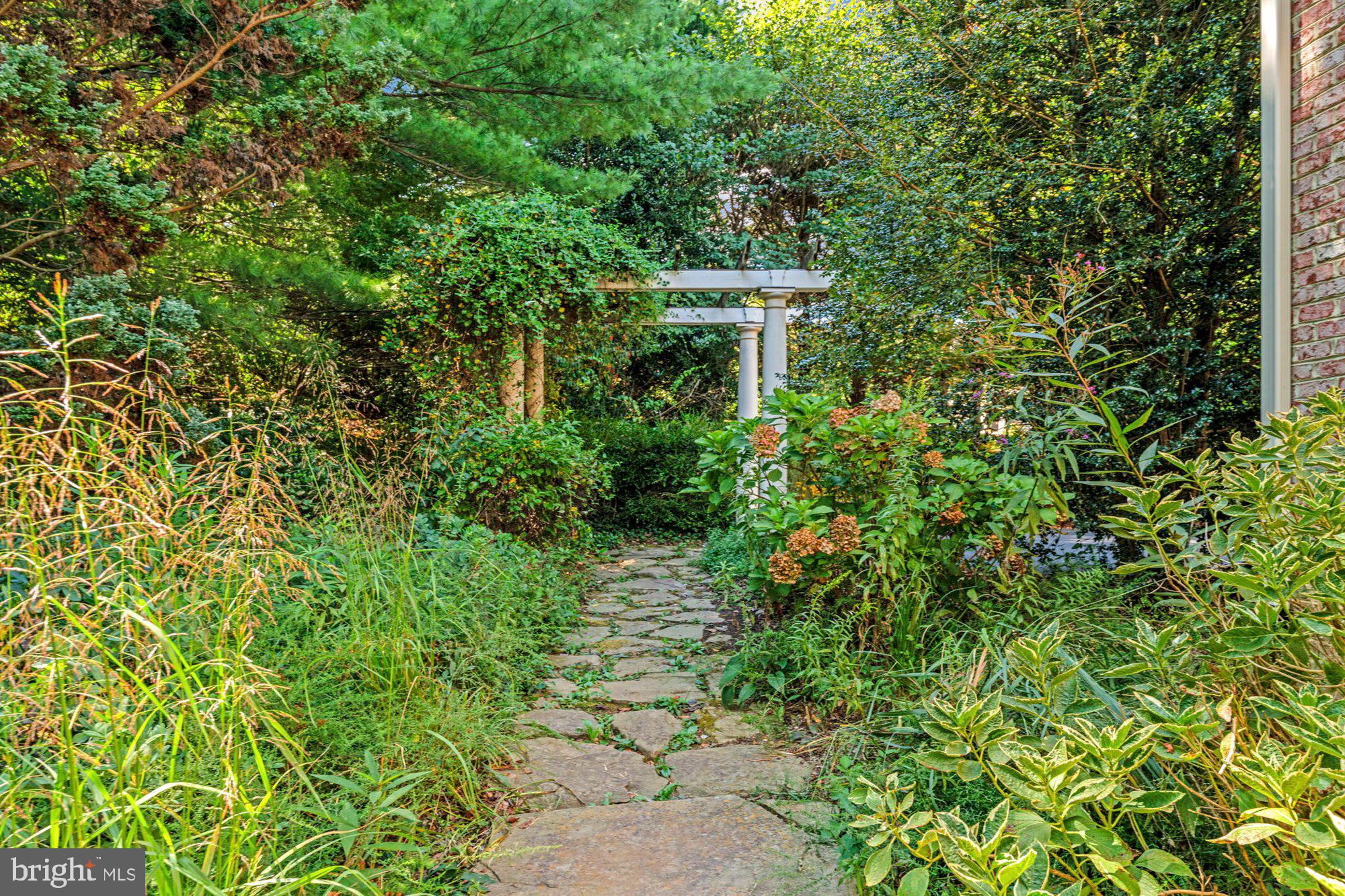 HUNTING HILLS - Residential