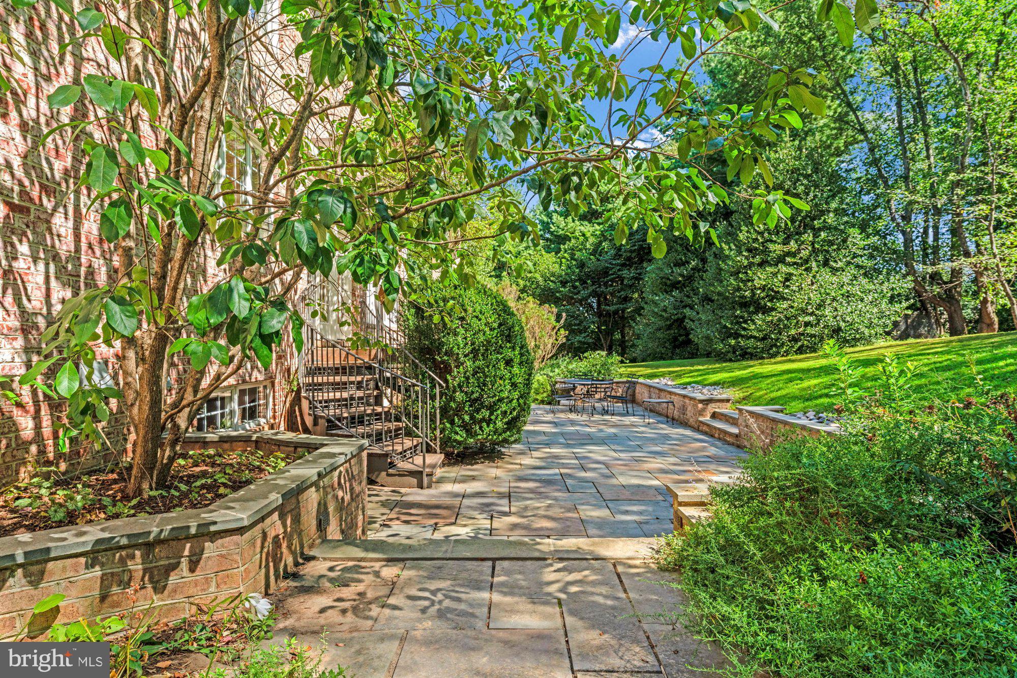 HUNTING HILLS - Residential