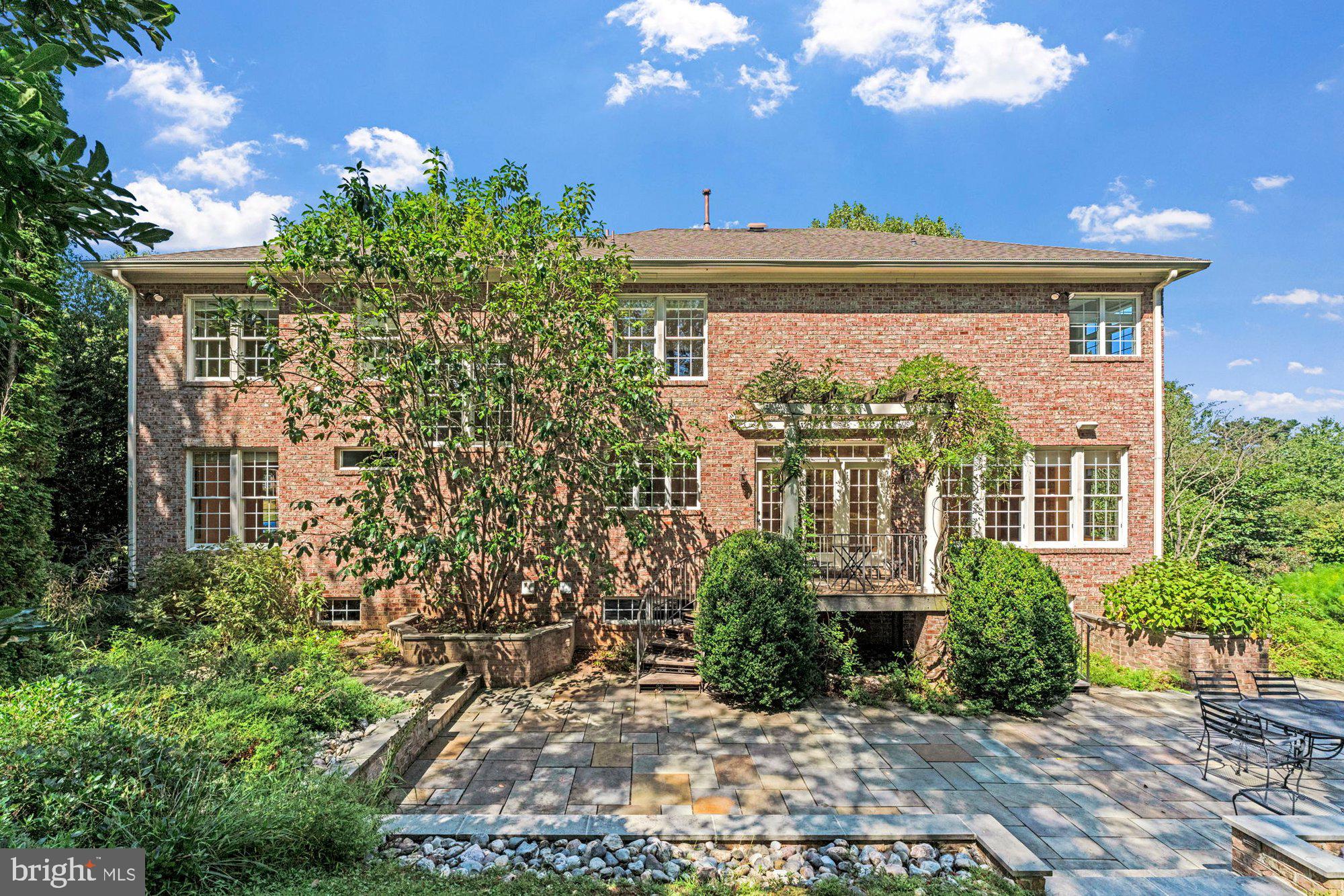 HUNTING HILLS - Residential