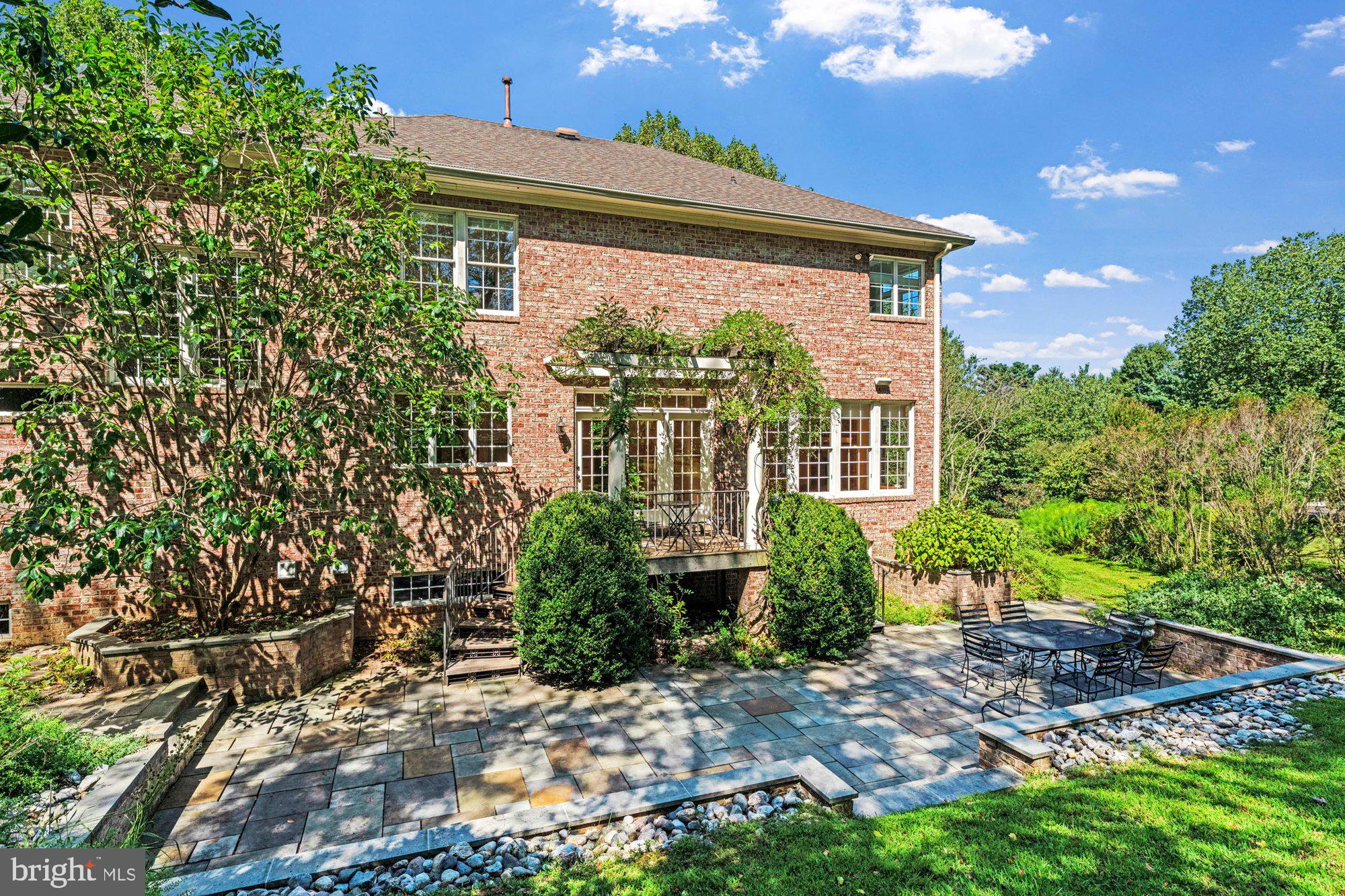 HUNTING HILLS - Residential