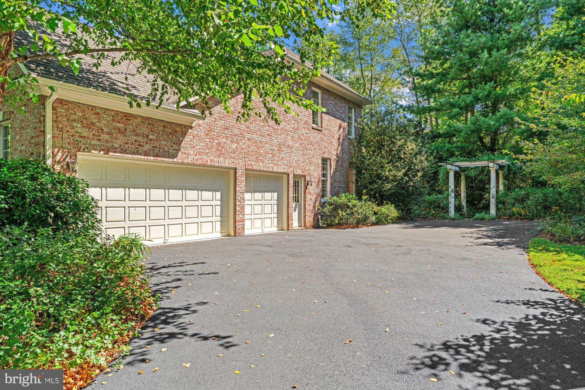 HUNTING HILLS - Residential