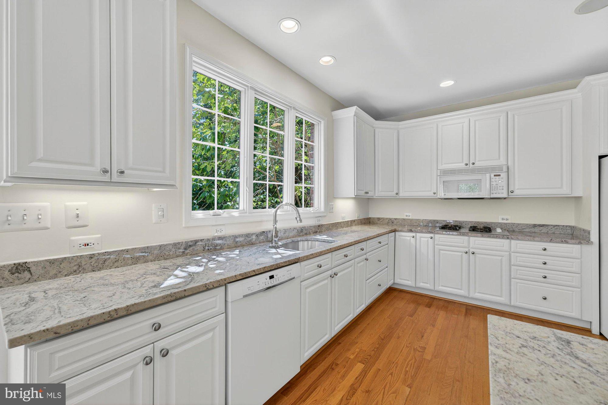 HUNTING HILLS - Residential