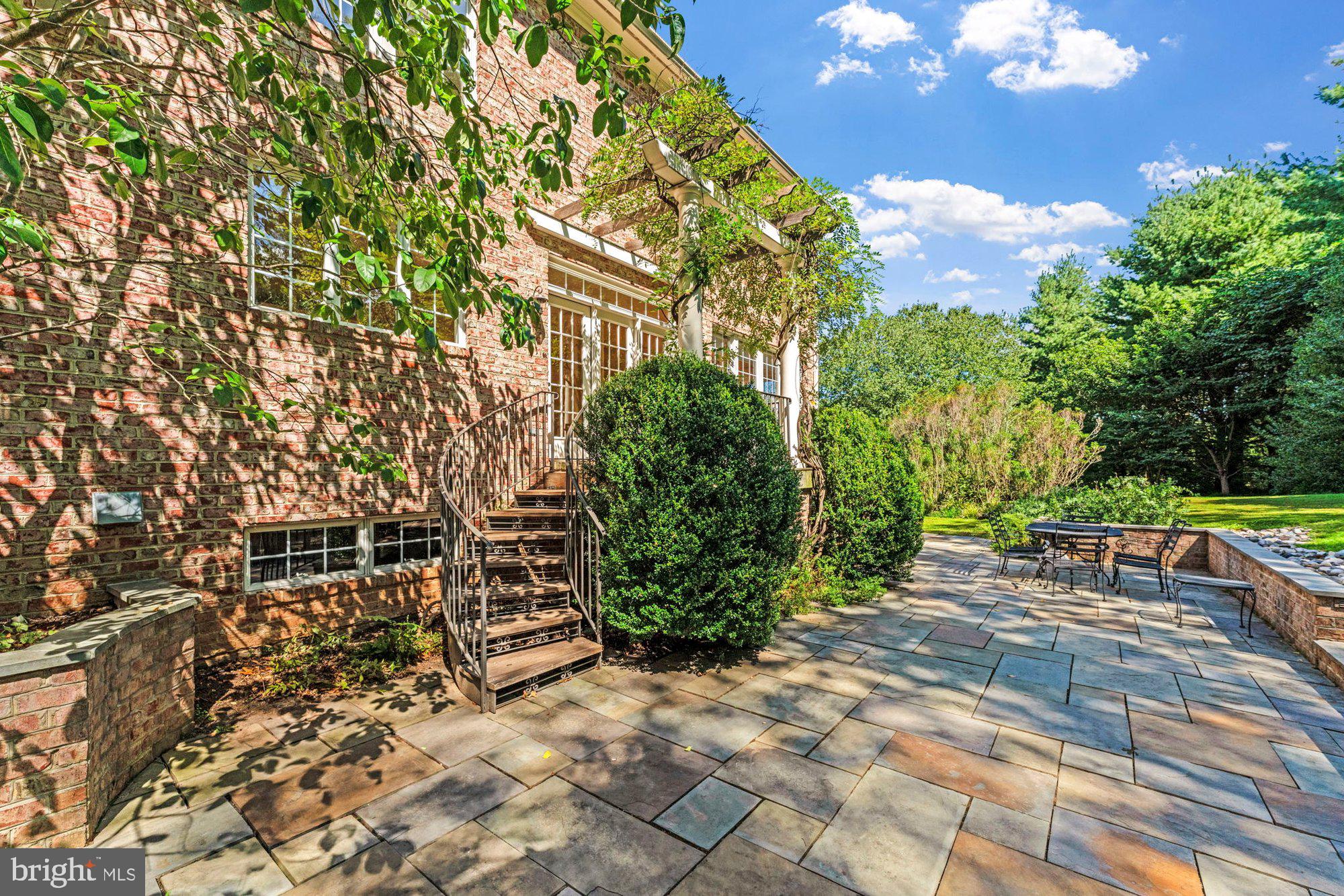 HUNTING HILLS - Residential