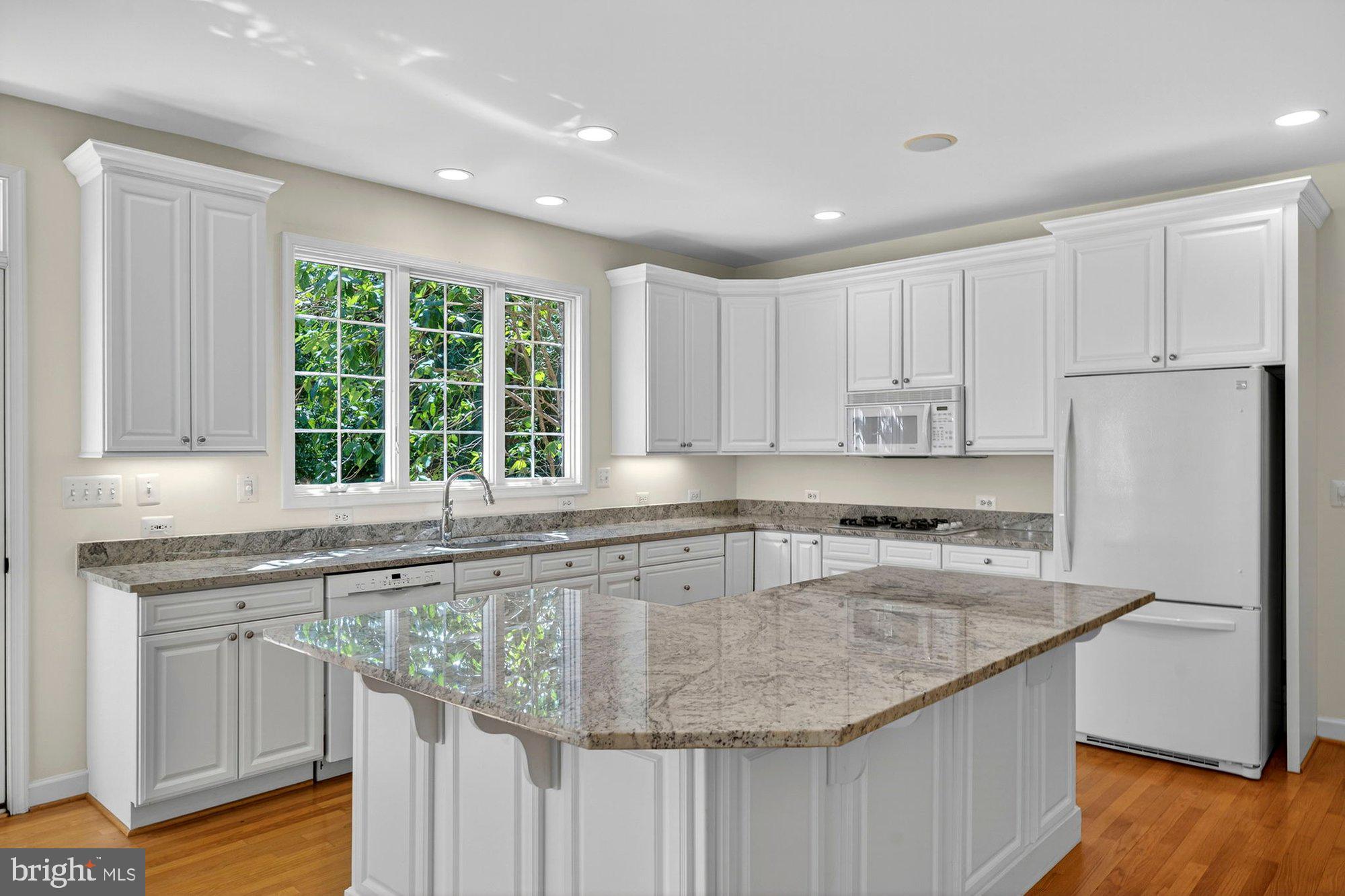 HUNTING HILLS - Residential