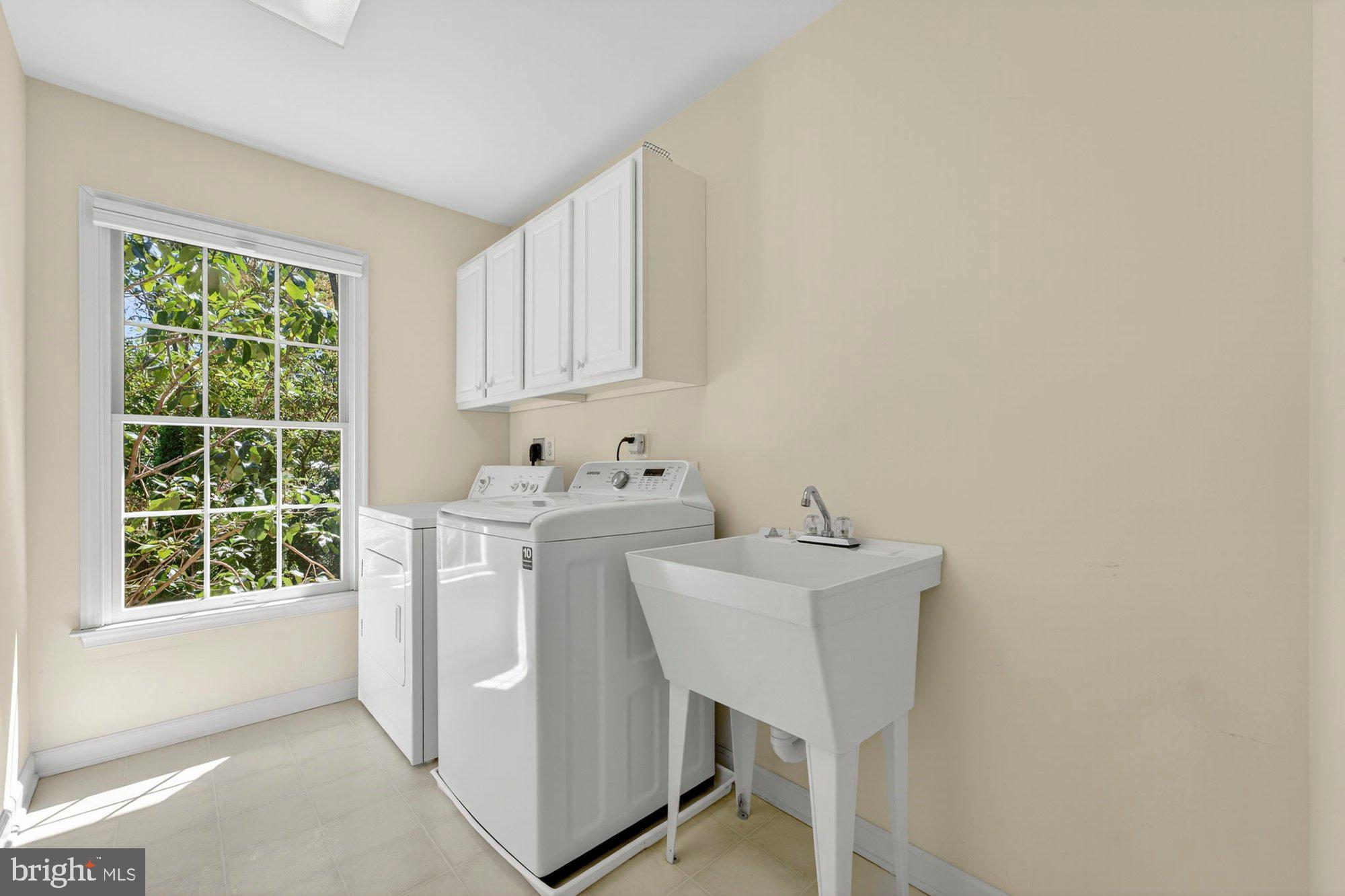 HUNTING HILLS - Residential