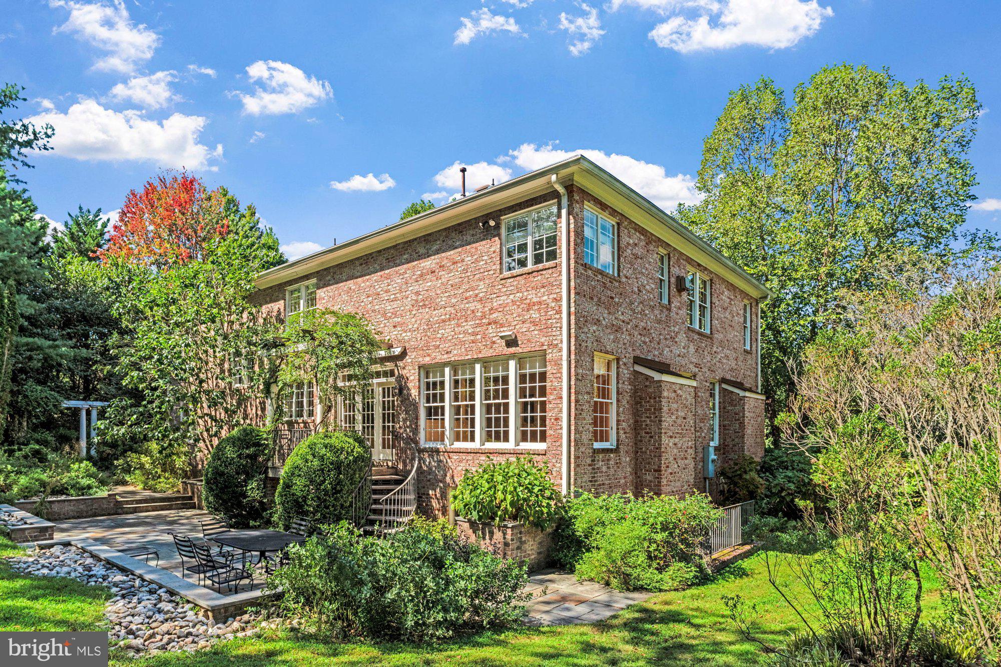 HUNTING HILLS - Residential