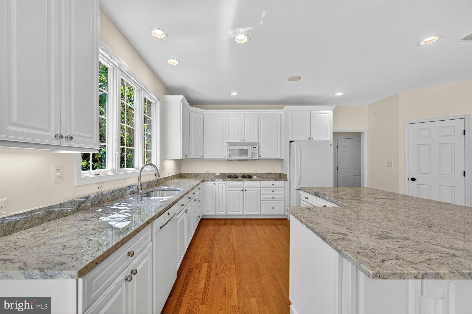 HUNTING HILLS - Residential