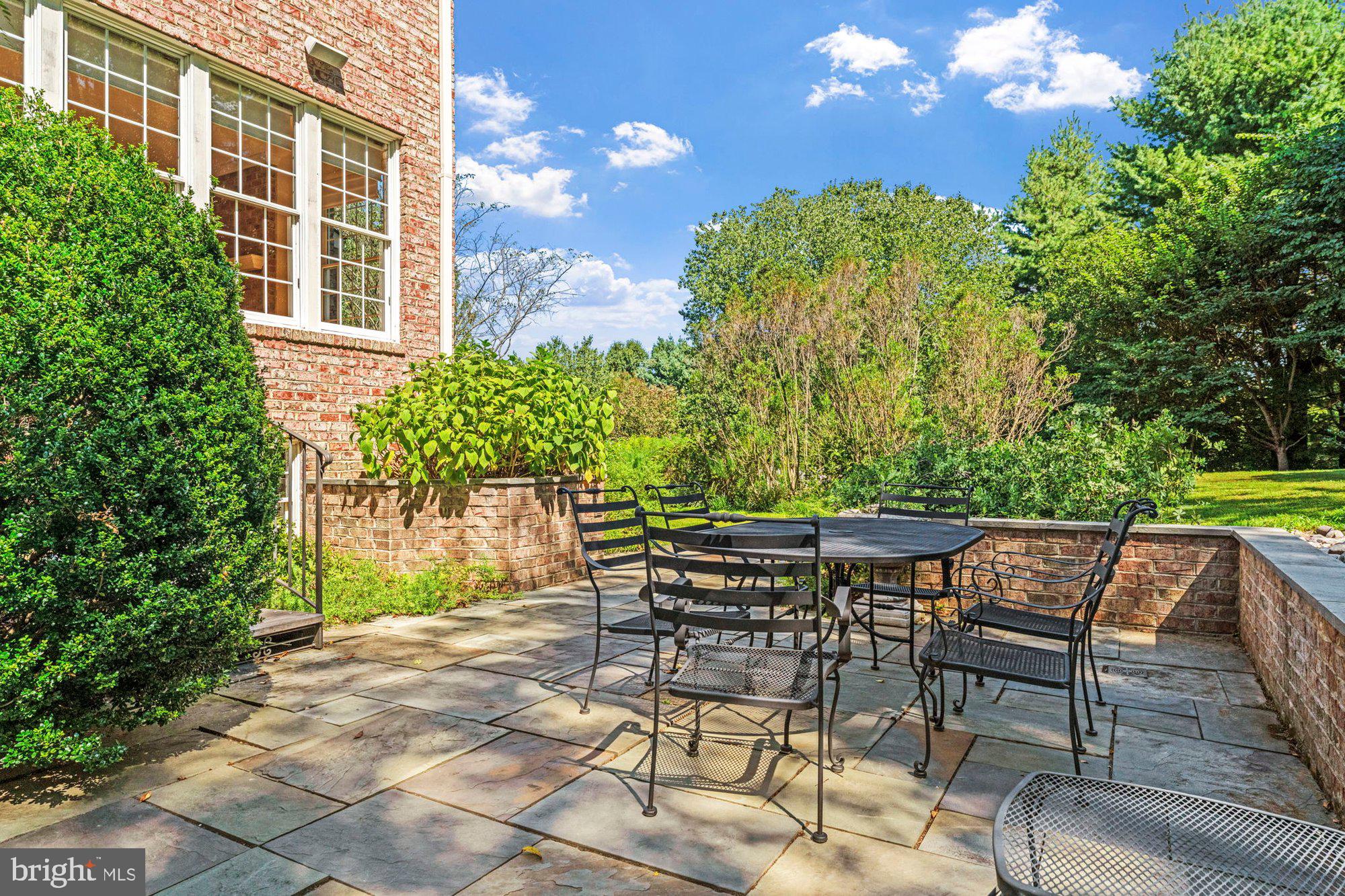 HUNTING HILLS - Residential