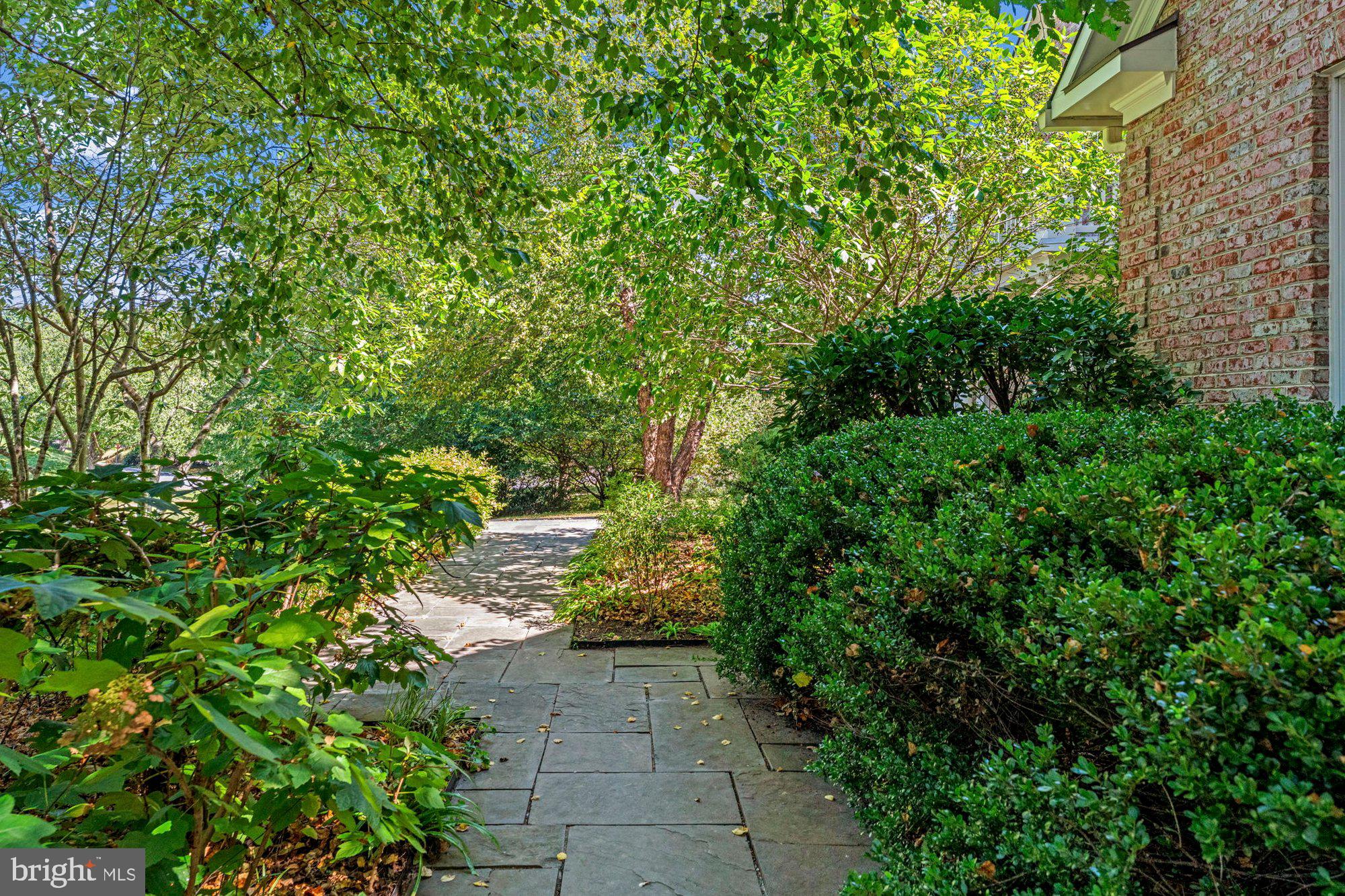 HUNTING HILLS - Residential