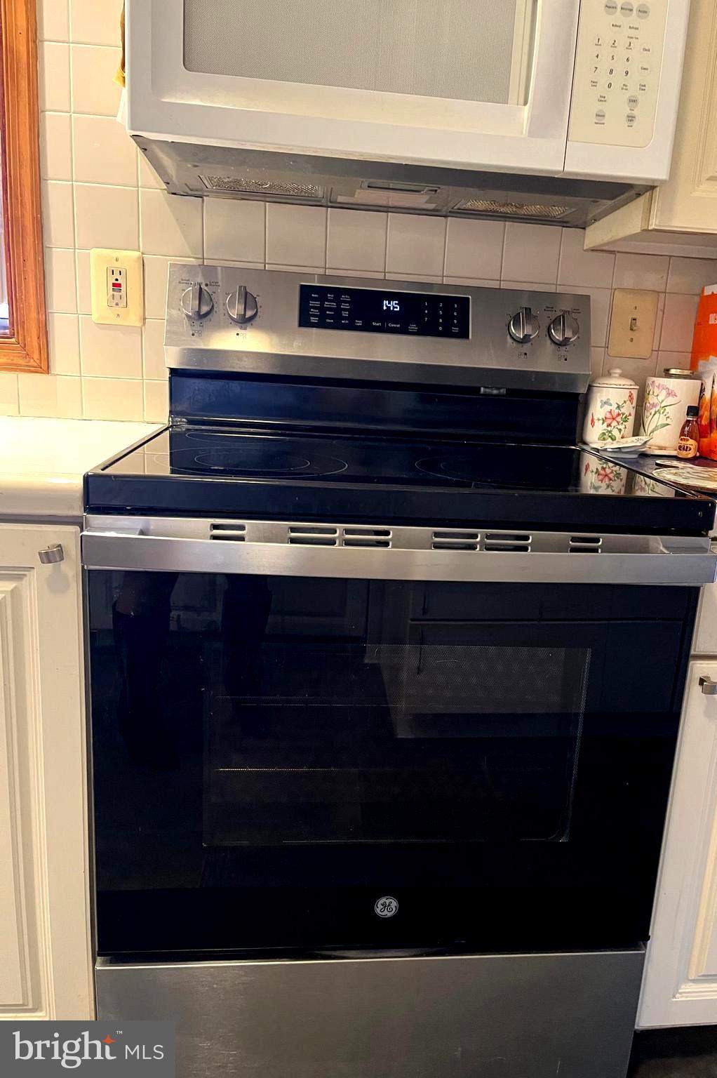 FEASTERVILLE - Residential