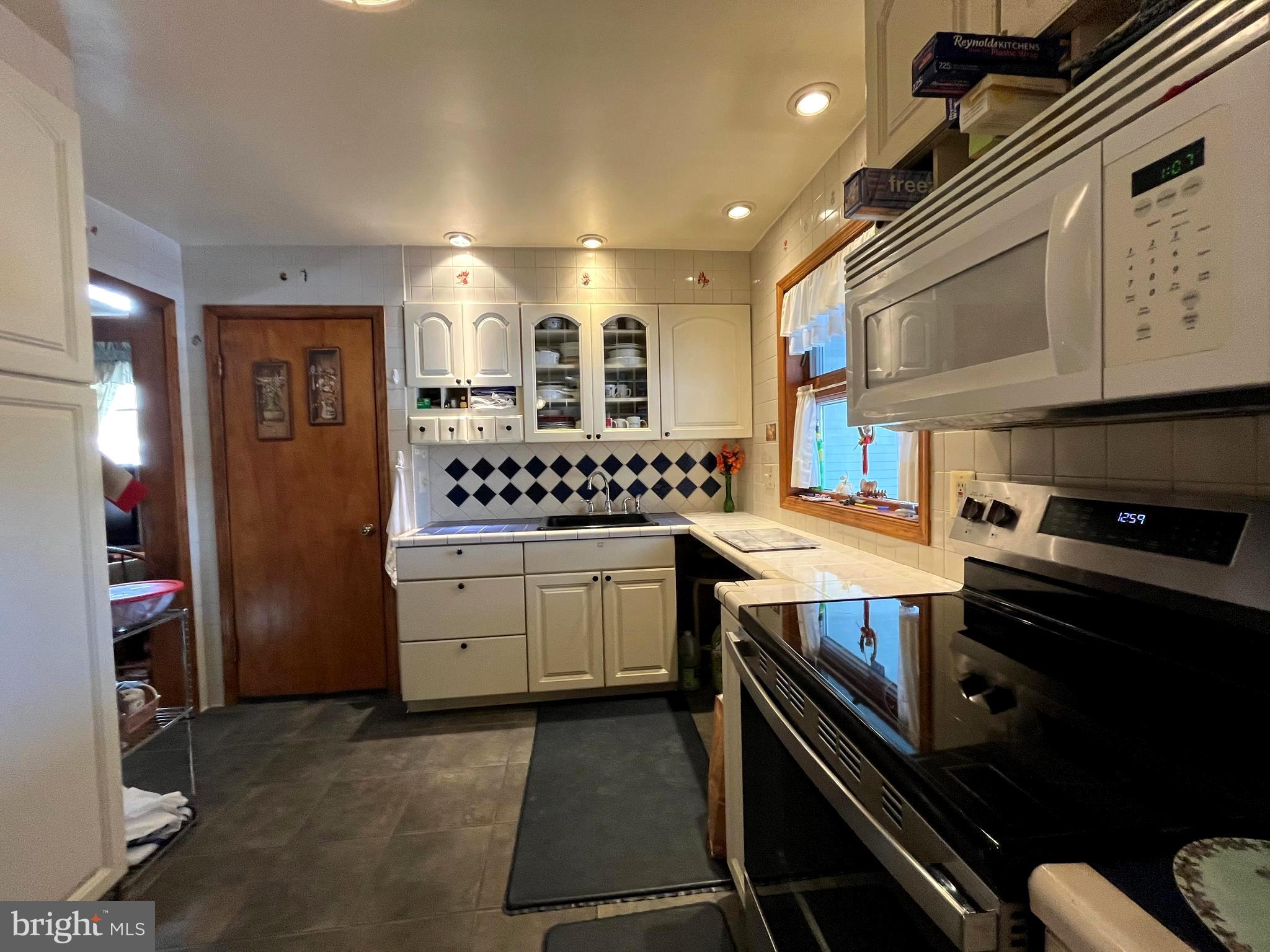 FEASTERVILLE - Residential