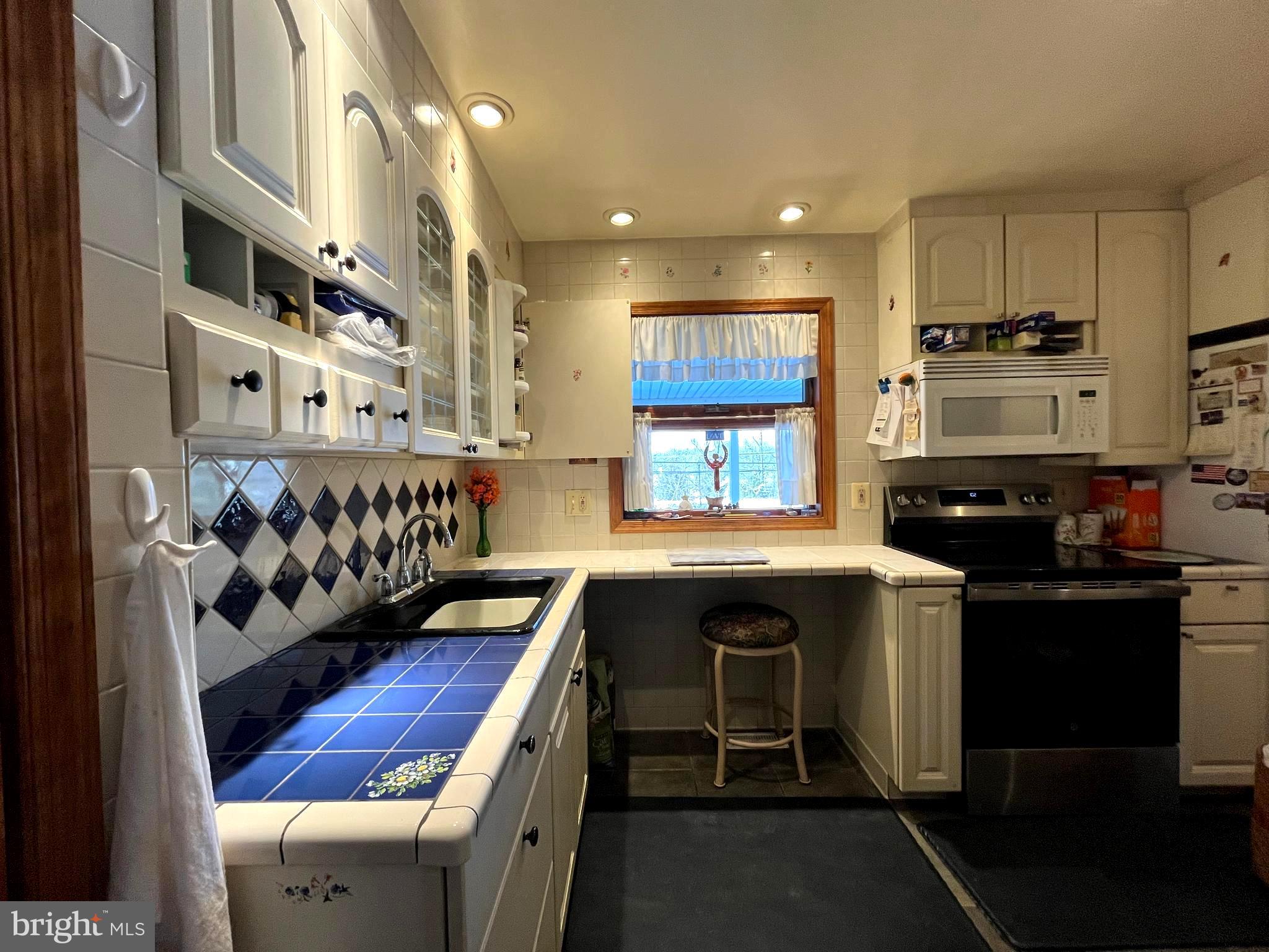 FEASTERVILLE - Residential