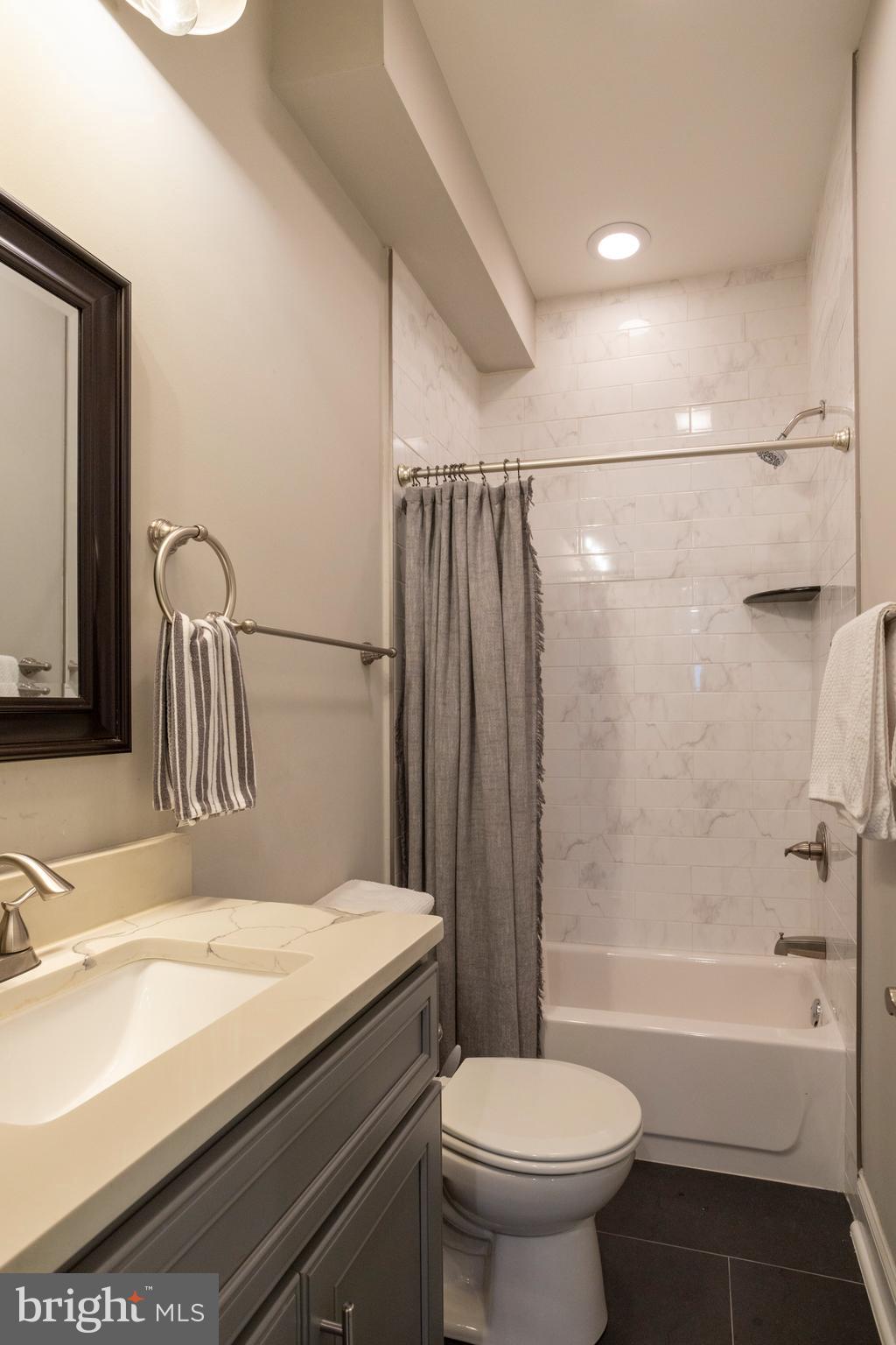 LUDLOW - Residential