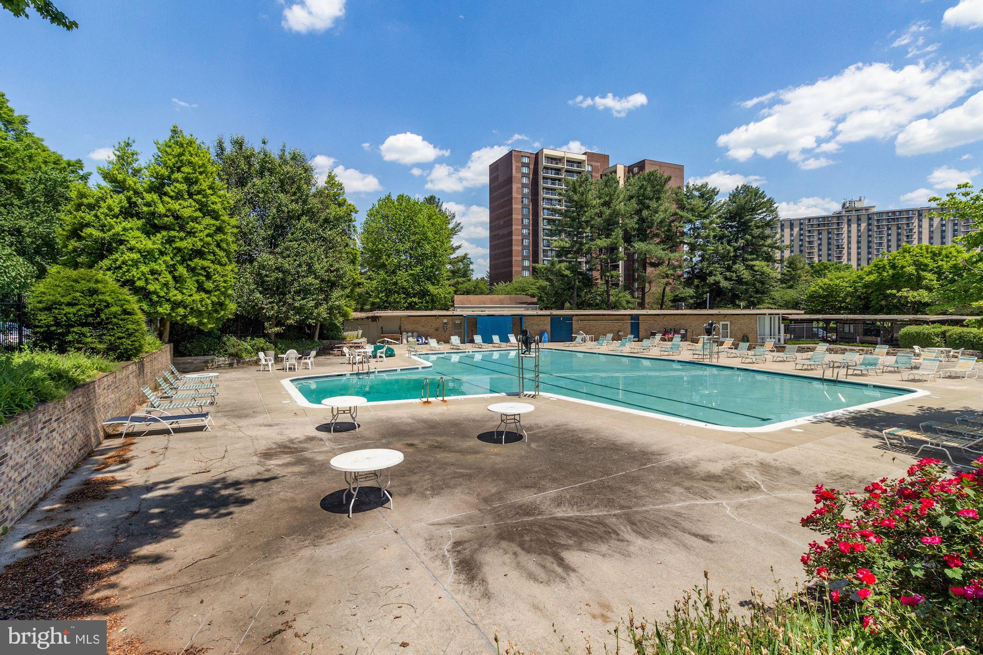 SPRING LAKE GARDEN CONDOMINIUM - Residential