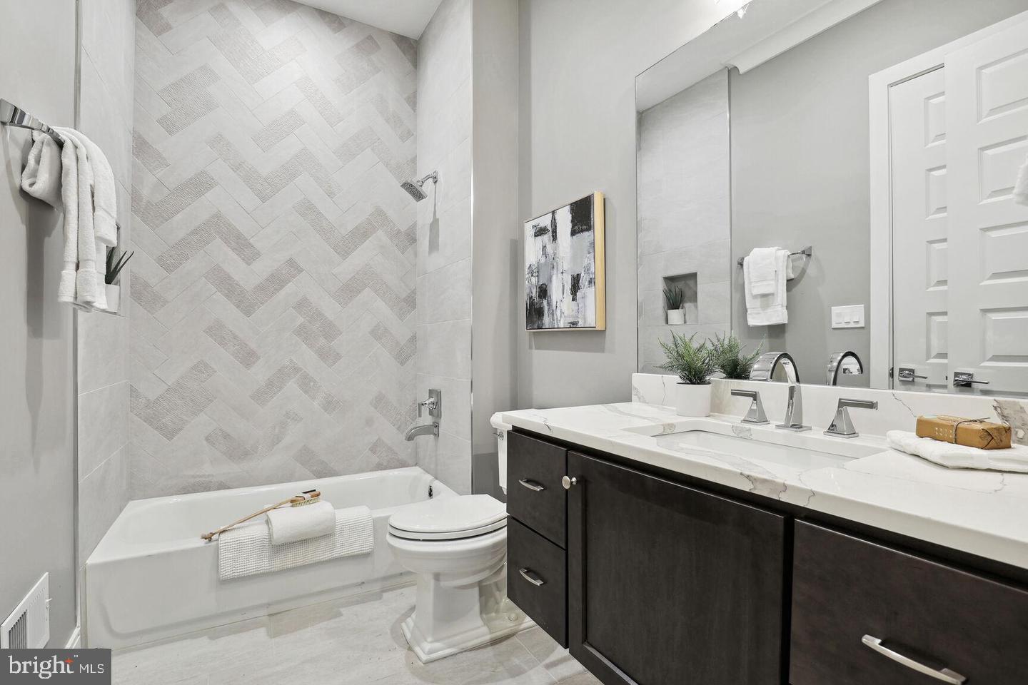 FORESTVILLE - Residential