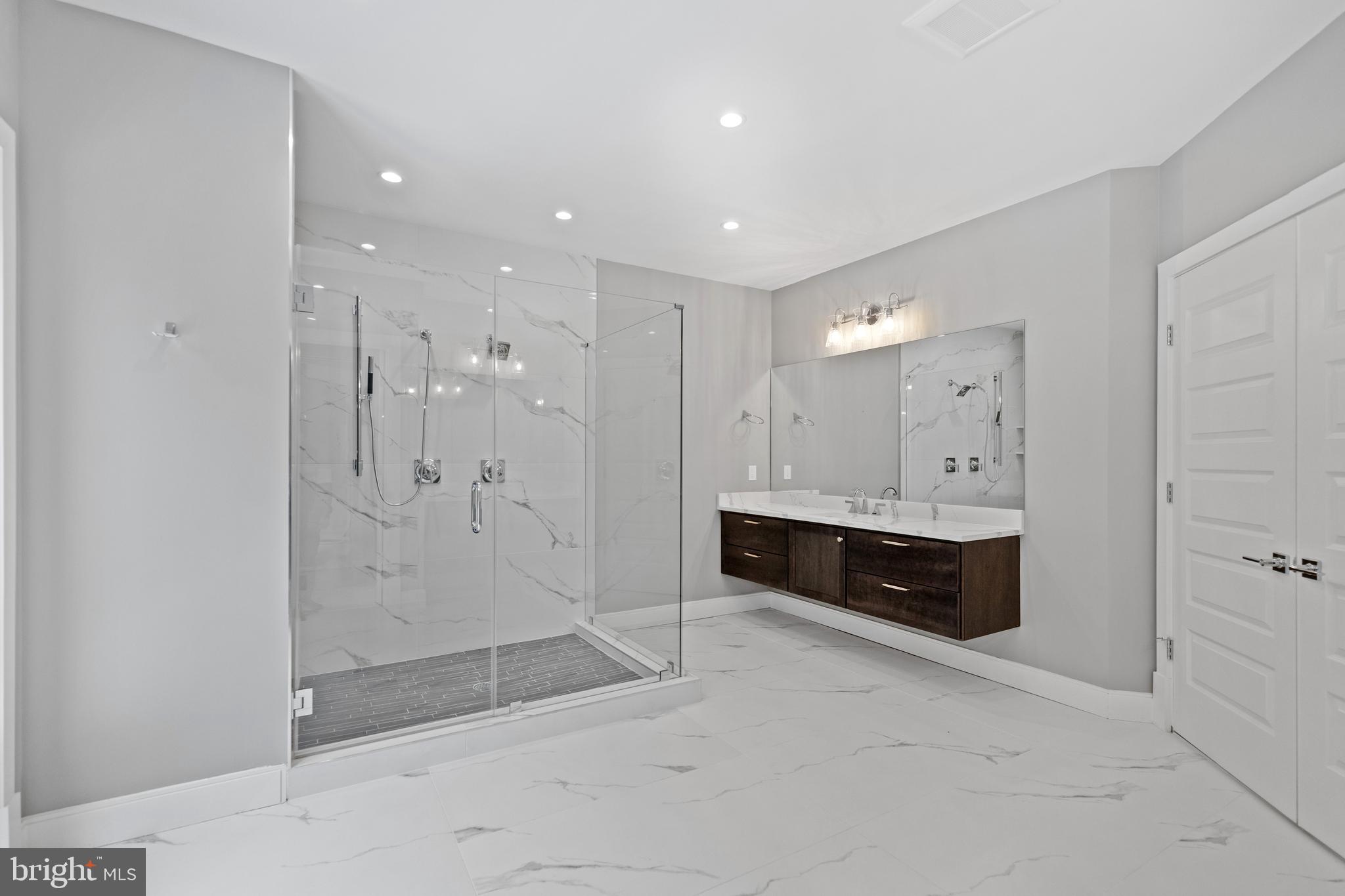 FORESTVILLE - Residential