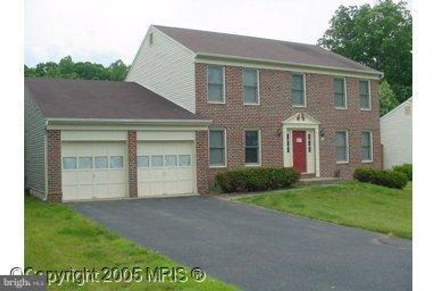 GREAT 4 BEDROOM, 2.5 BATH COLONIAL IN SUPER NEIGHBORHOOD!  REAR DECK, PRIVATE YARD, AND MUCH MORE- GREAT LOCATION!