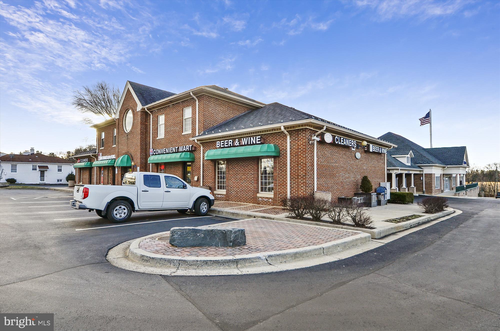 PIONEER HILLS - Residential