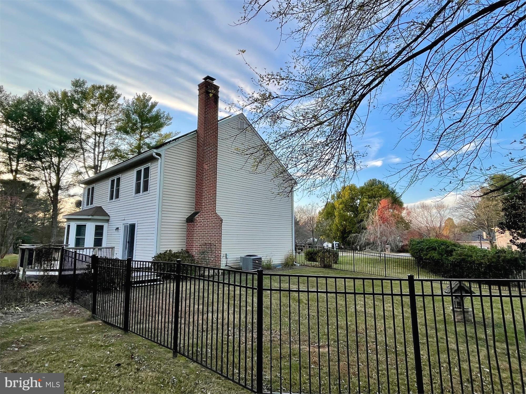 PIONEER HILLS - Residential