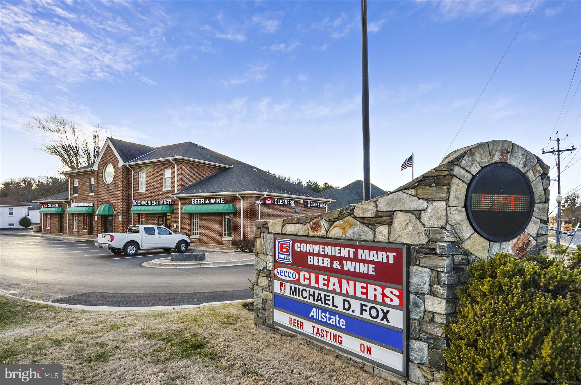 PIONEER HILLS - Residential