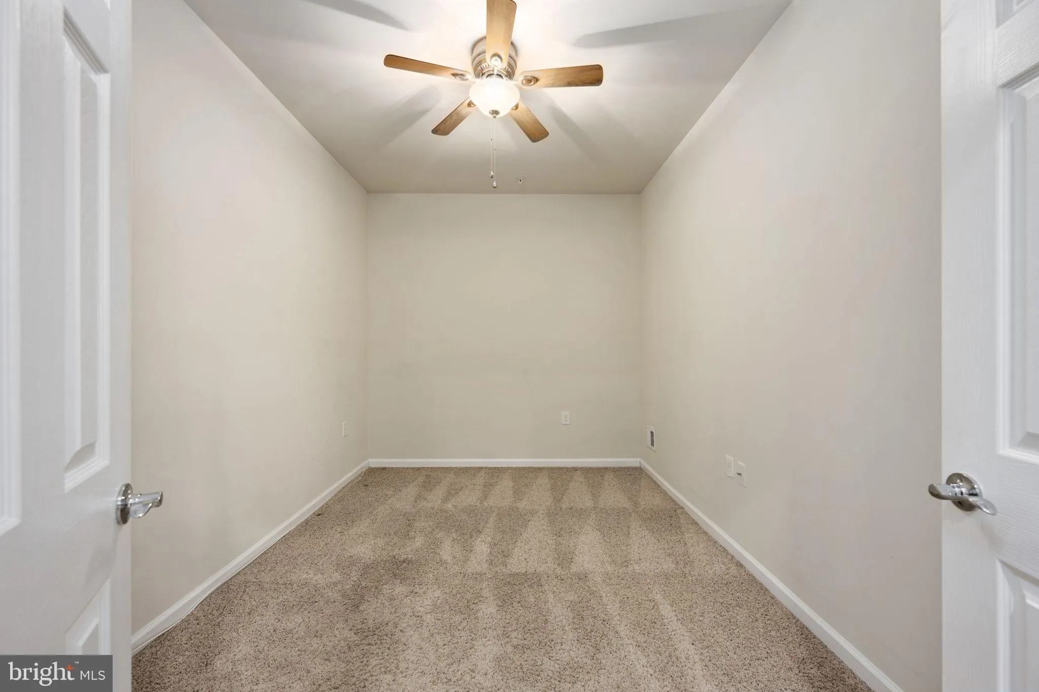 Fredericksburg, Virginia 22406, United States, 2 Bedrooms Bedrooms, ,2 BathroomsBathrooms,Residential,Contingent,85312