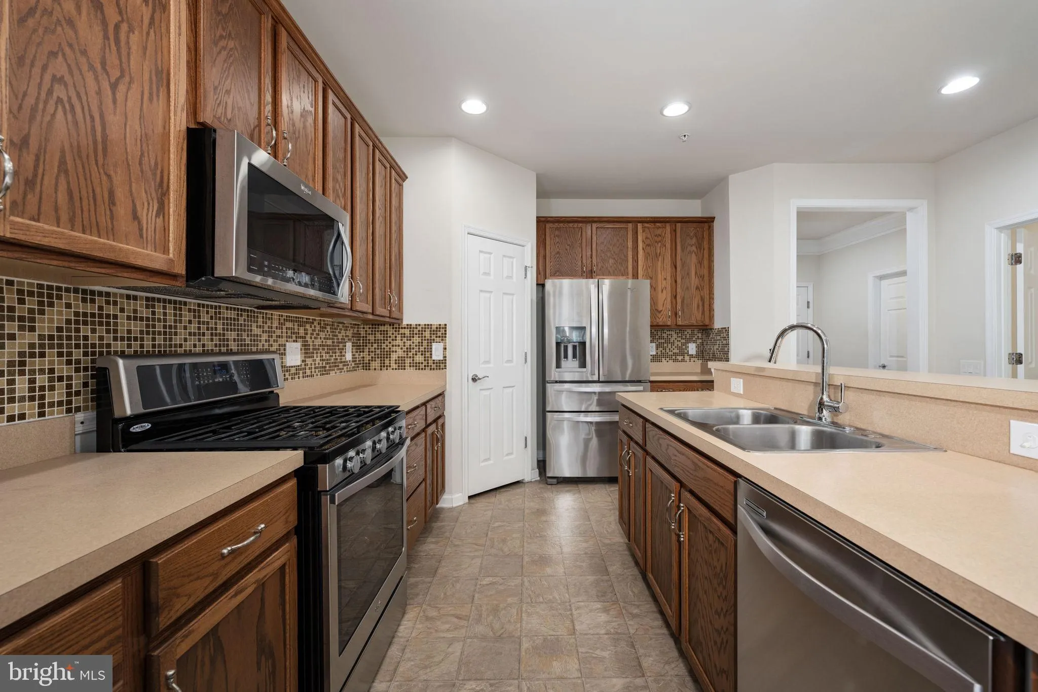 Fredericksburg, Virginia 22406, United States, 2 Bedrooms Bedrooms, ,2 BathroomsBathrooms,Residential,Contingent,85312