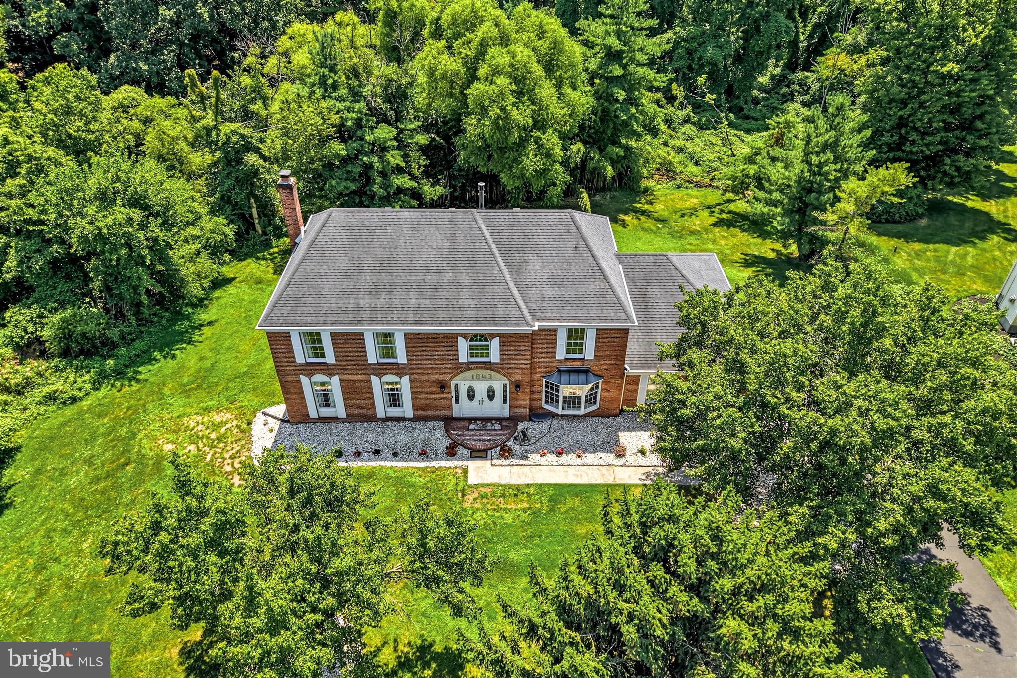 1843 BEACON HILL DRIVE