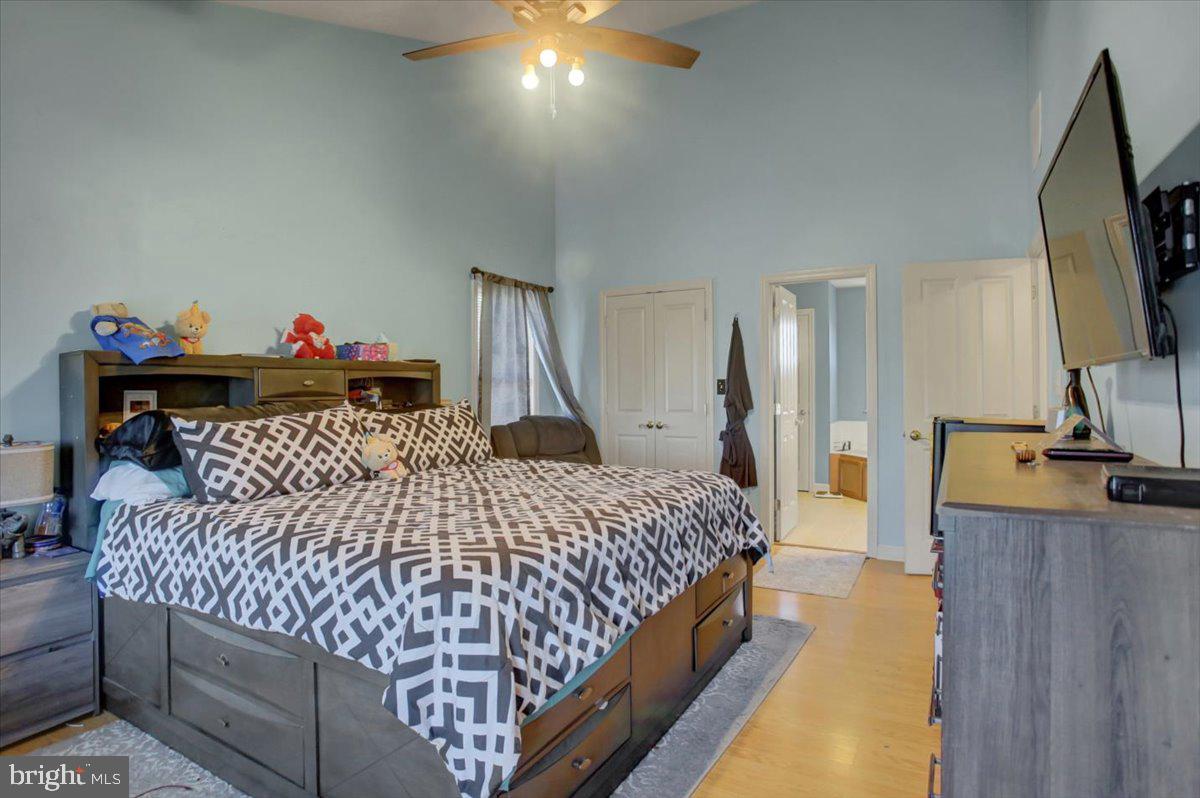 VAN LEAR MANOR - Residential