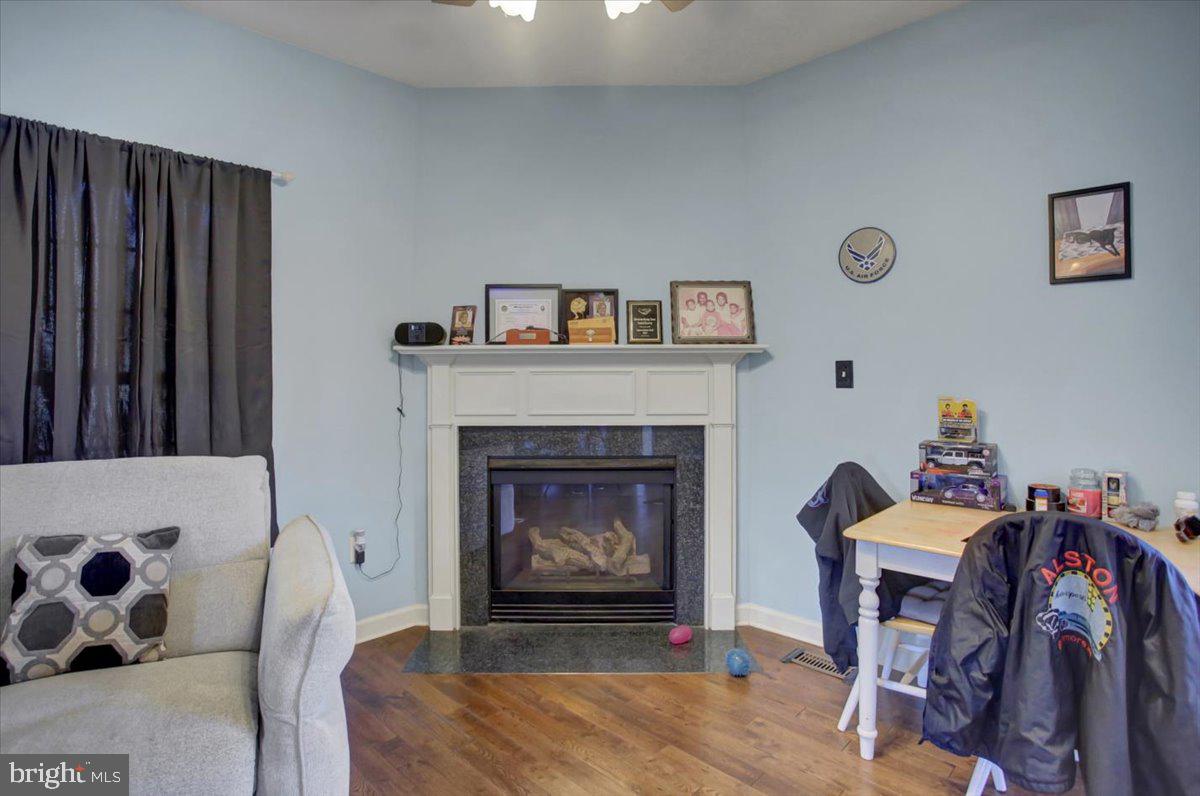 VAN LEAR MANOR - Residential