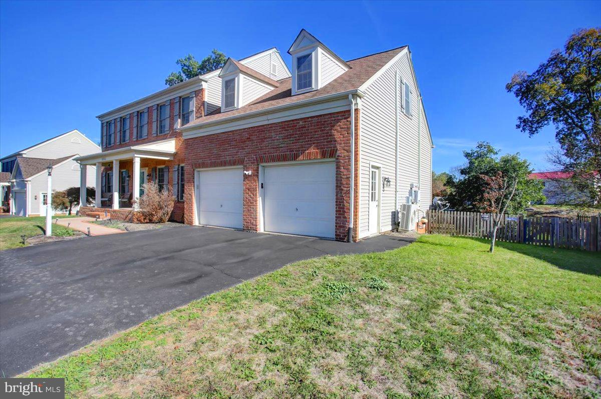 VAN LEAR MANOR - Residential