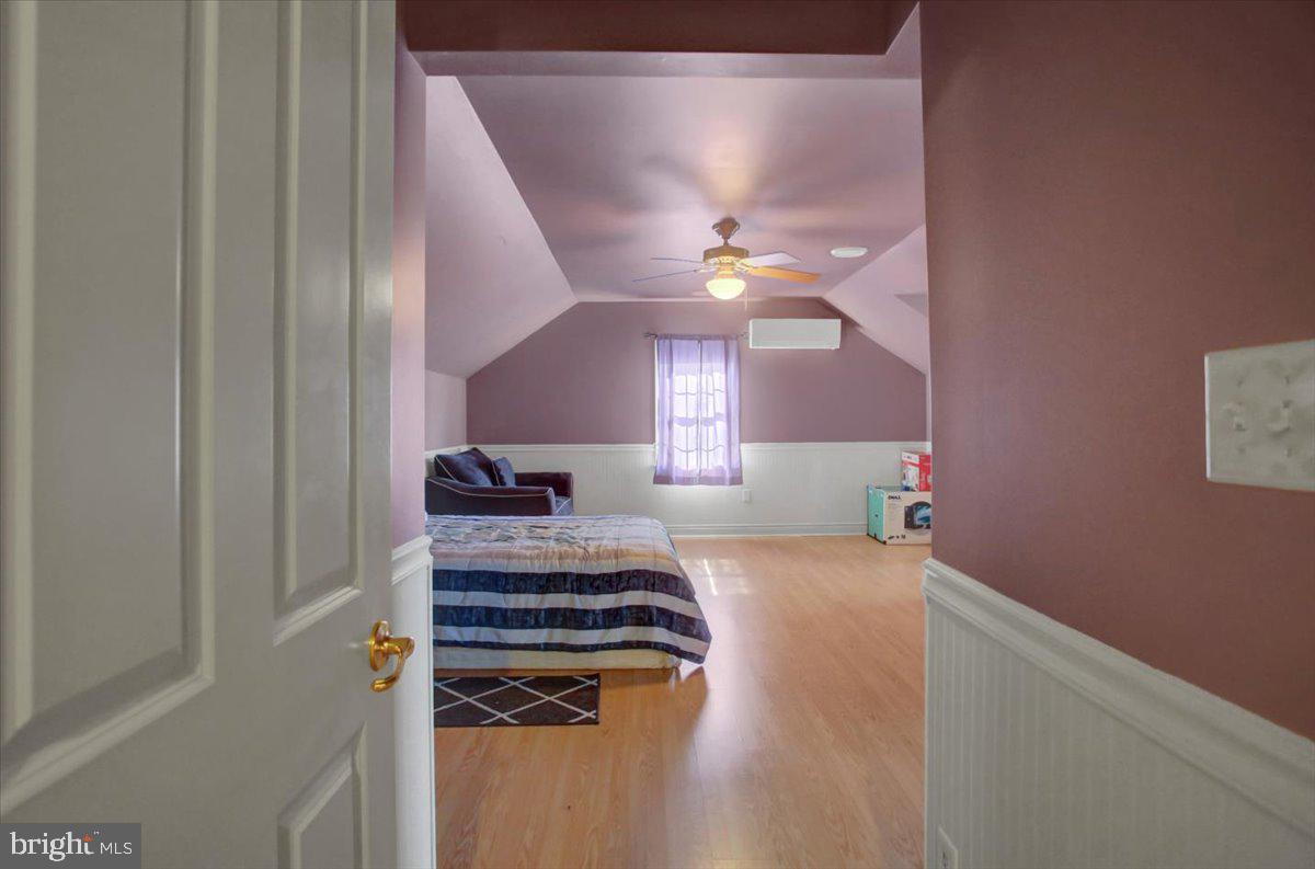 VAN LEAR MANOR - Residential