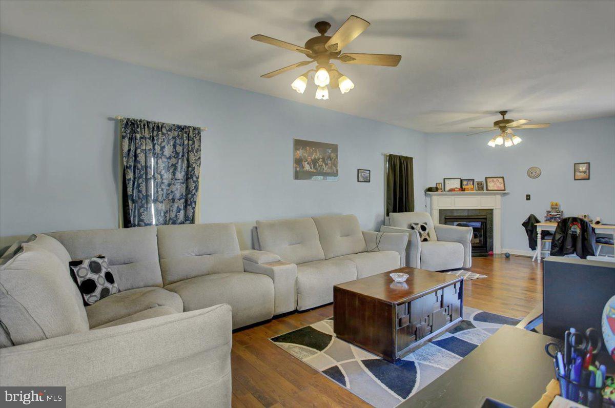 VAN LEAR MANOR - Residential