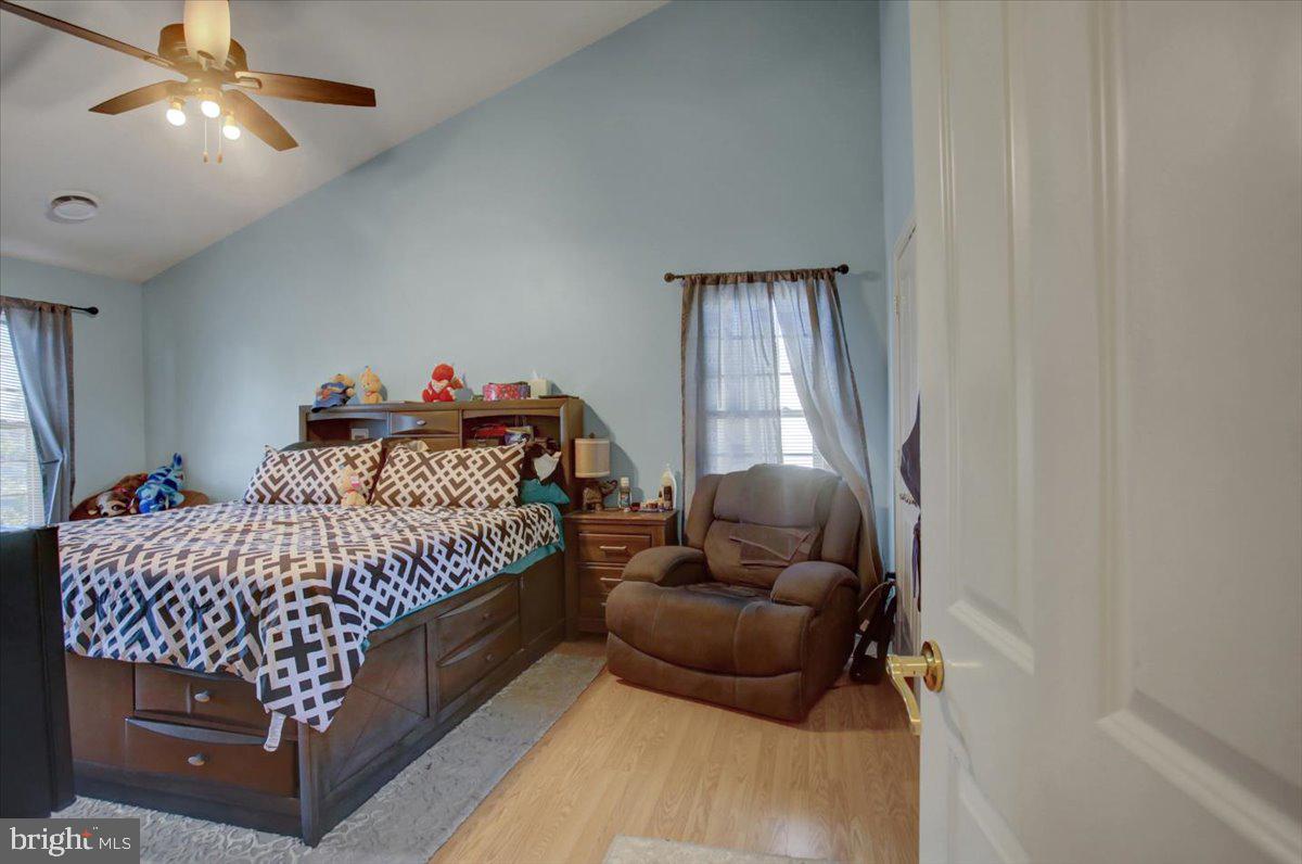 VAN LEAR MANOR - Residential