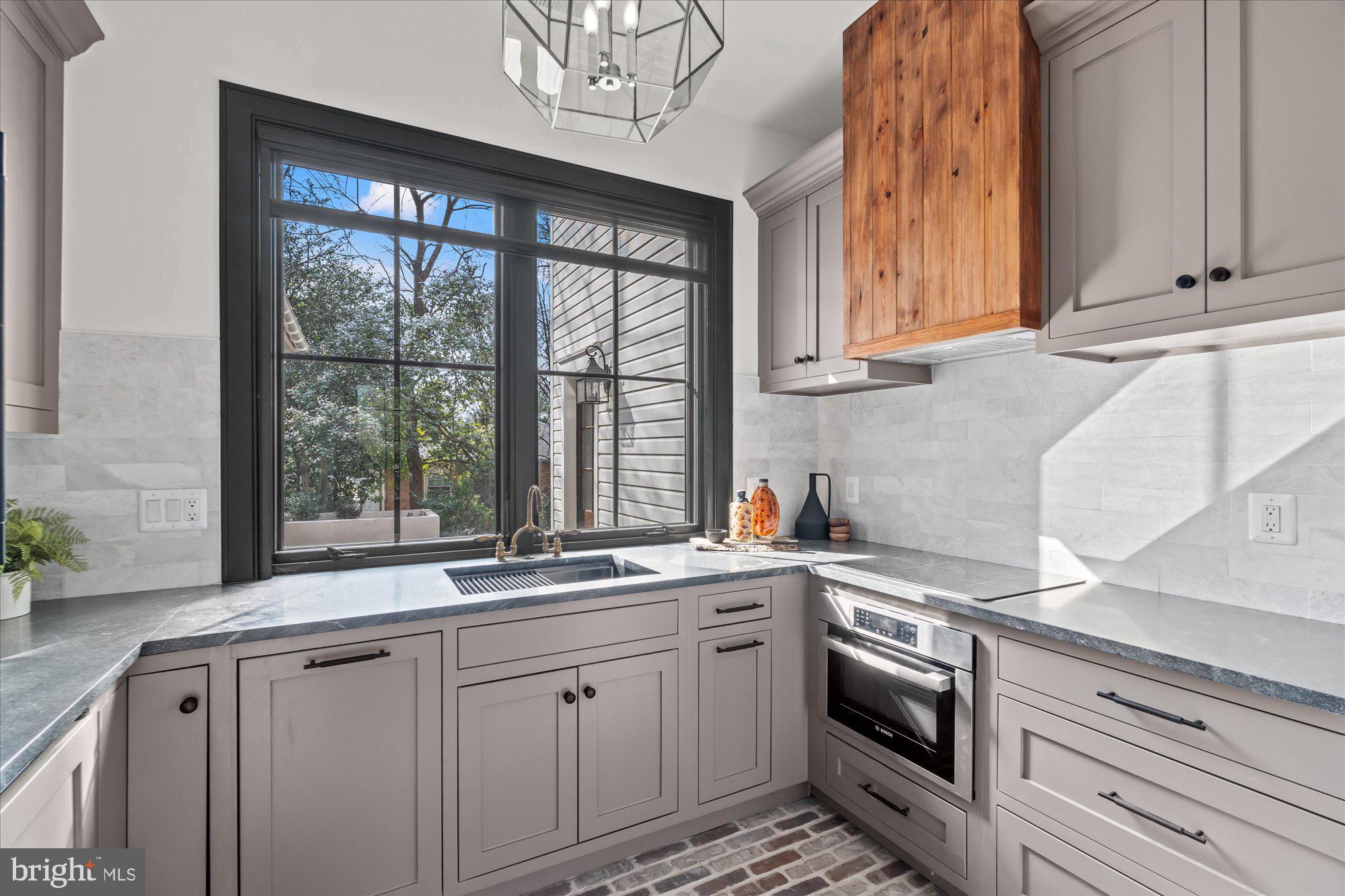 ARLINGTON - Residential